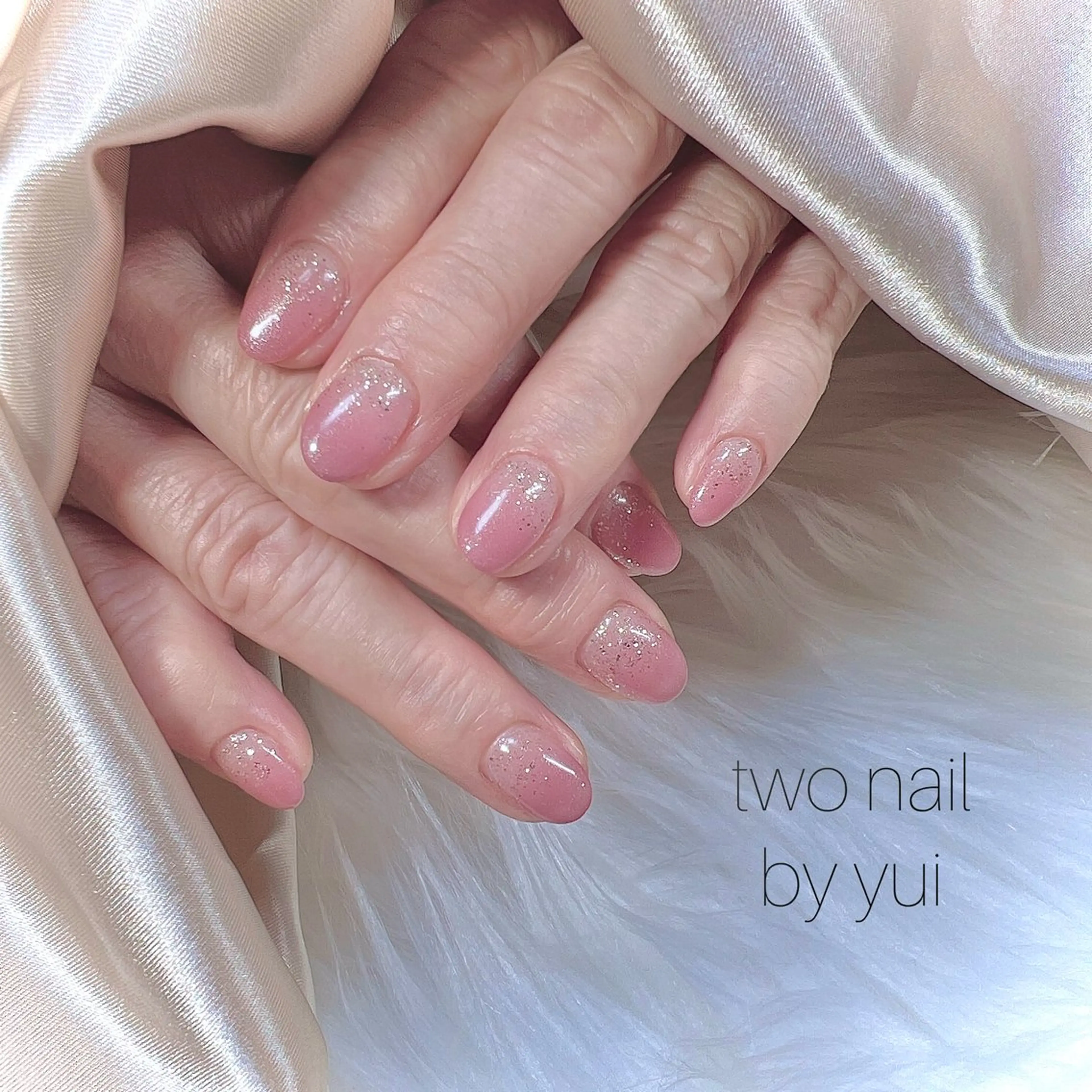 ネイル キラキラネイル ネイルチップ ホワイト ハンドネイル two nailのネイルデザイン