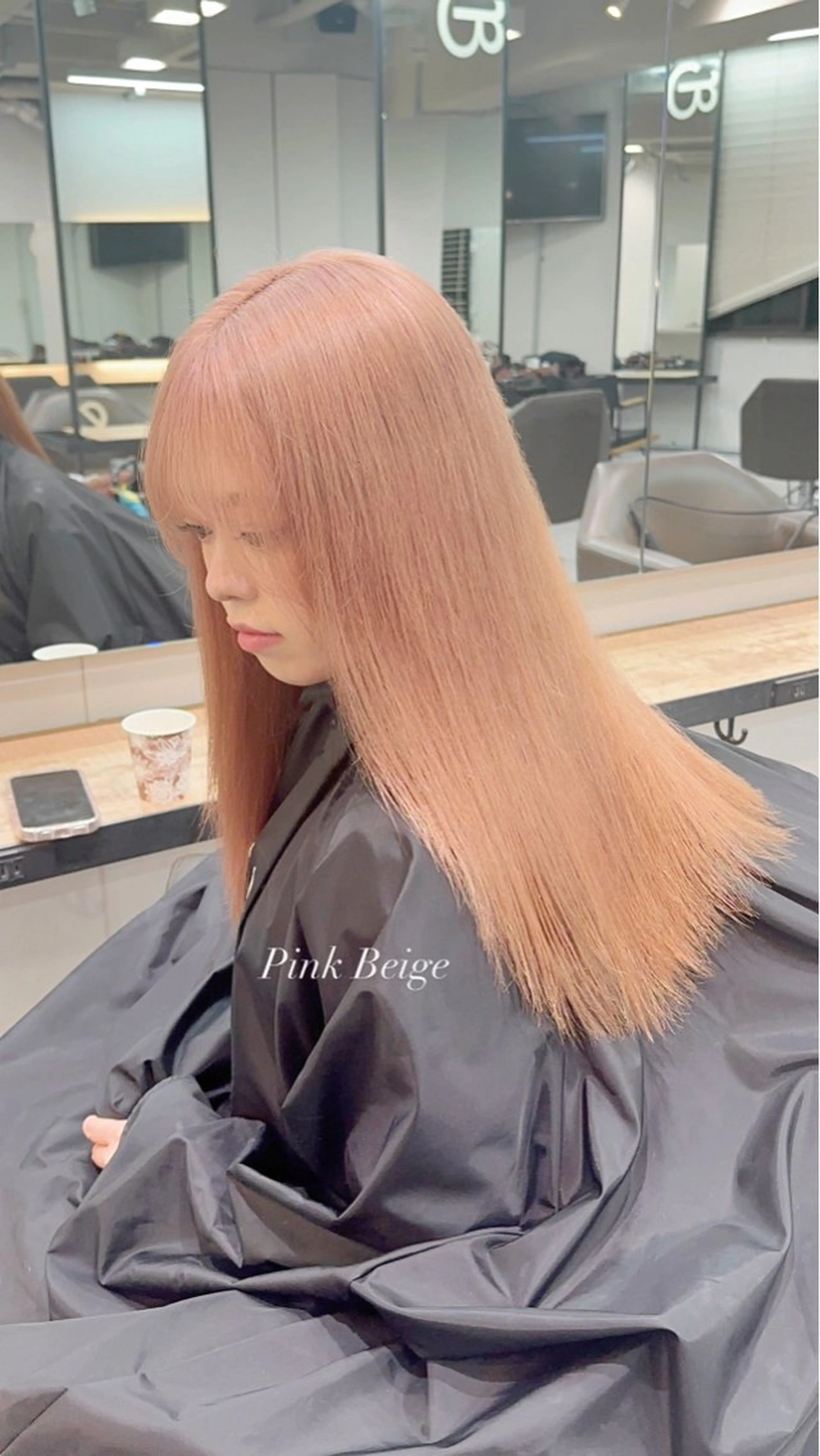ロング ヒロミ/ミルクティー /ブロンド/ピンクのヘアスタイル