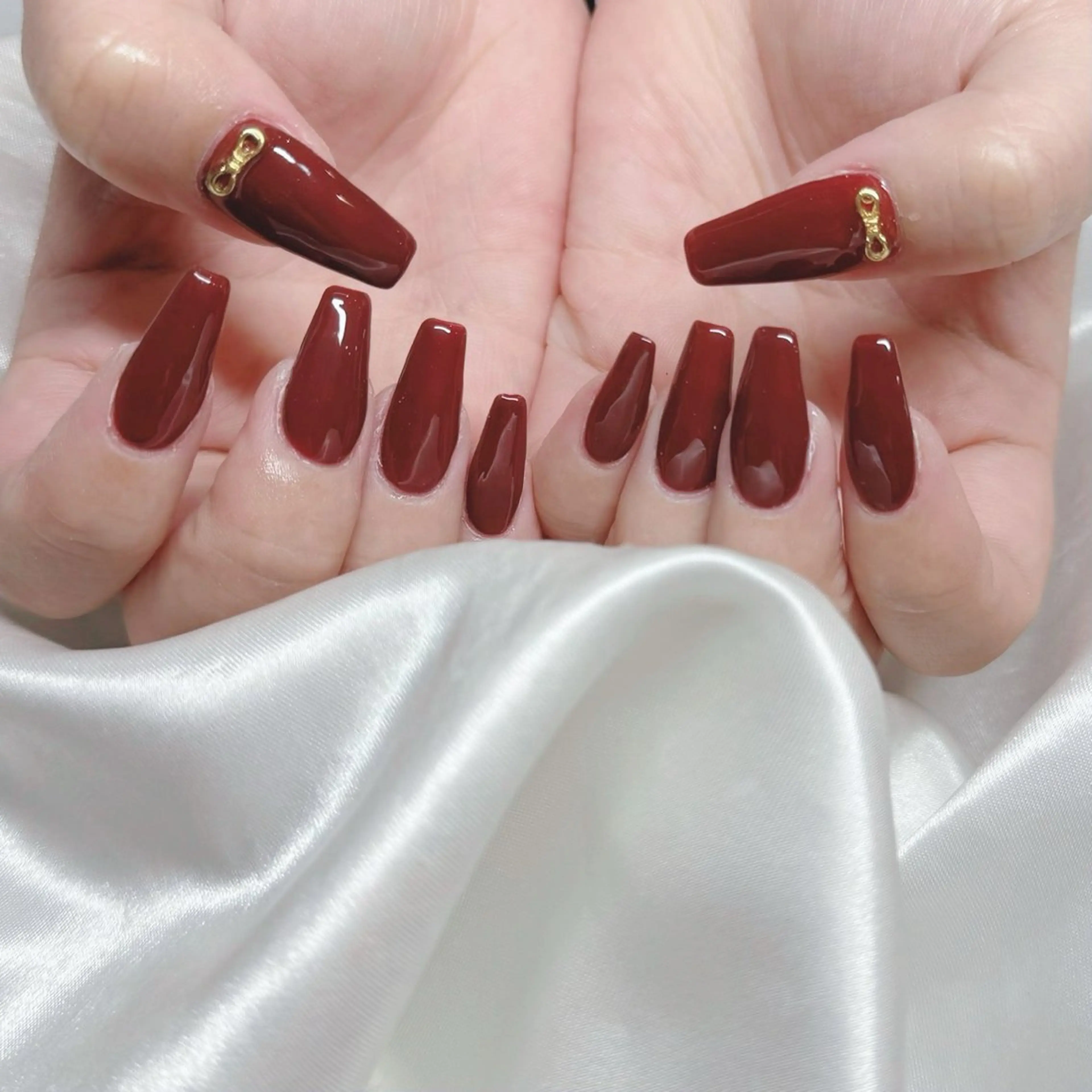 ネイル ボルドー ワンカラーネイル シンプルネイル 冬ネイル クリスマス ハンドネイル Nail lieNのネイルデザイン