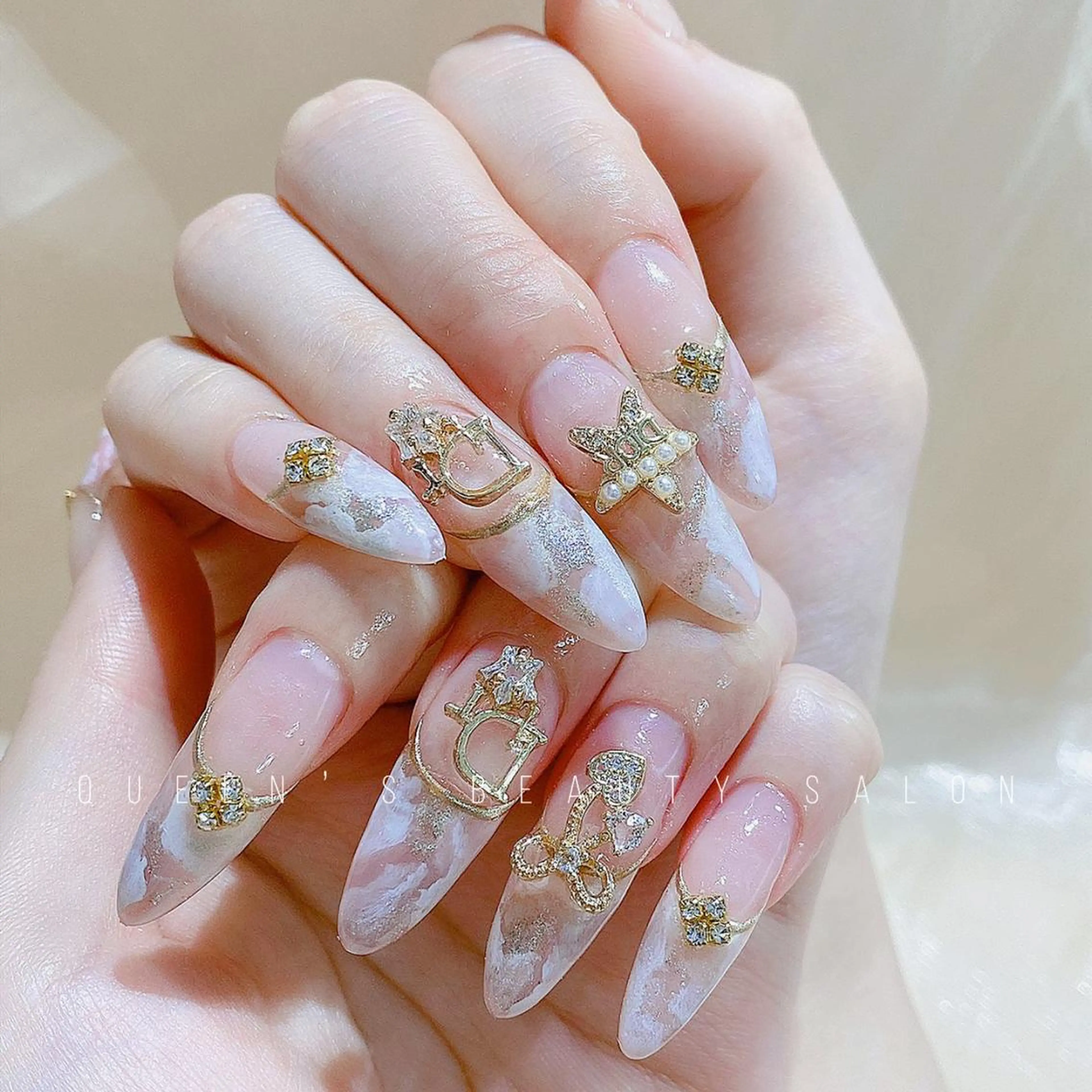 ネイル ハンドネイル Queens マオのネイルデザイン