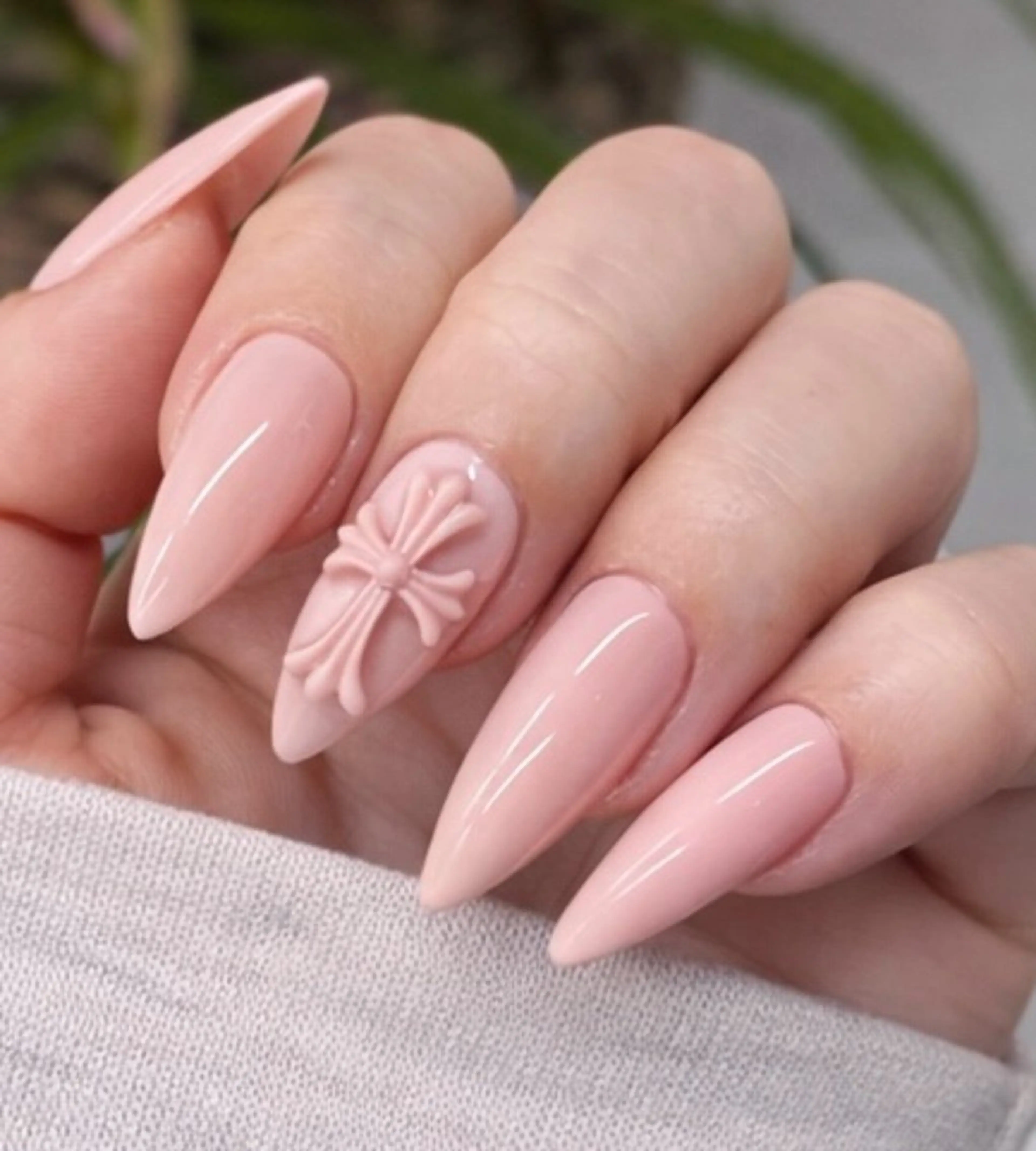 ✝️大人気クロムネイル✝️【オフ込み】の写真