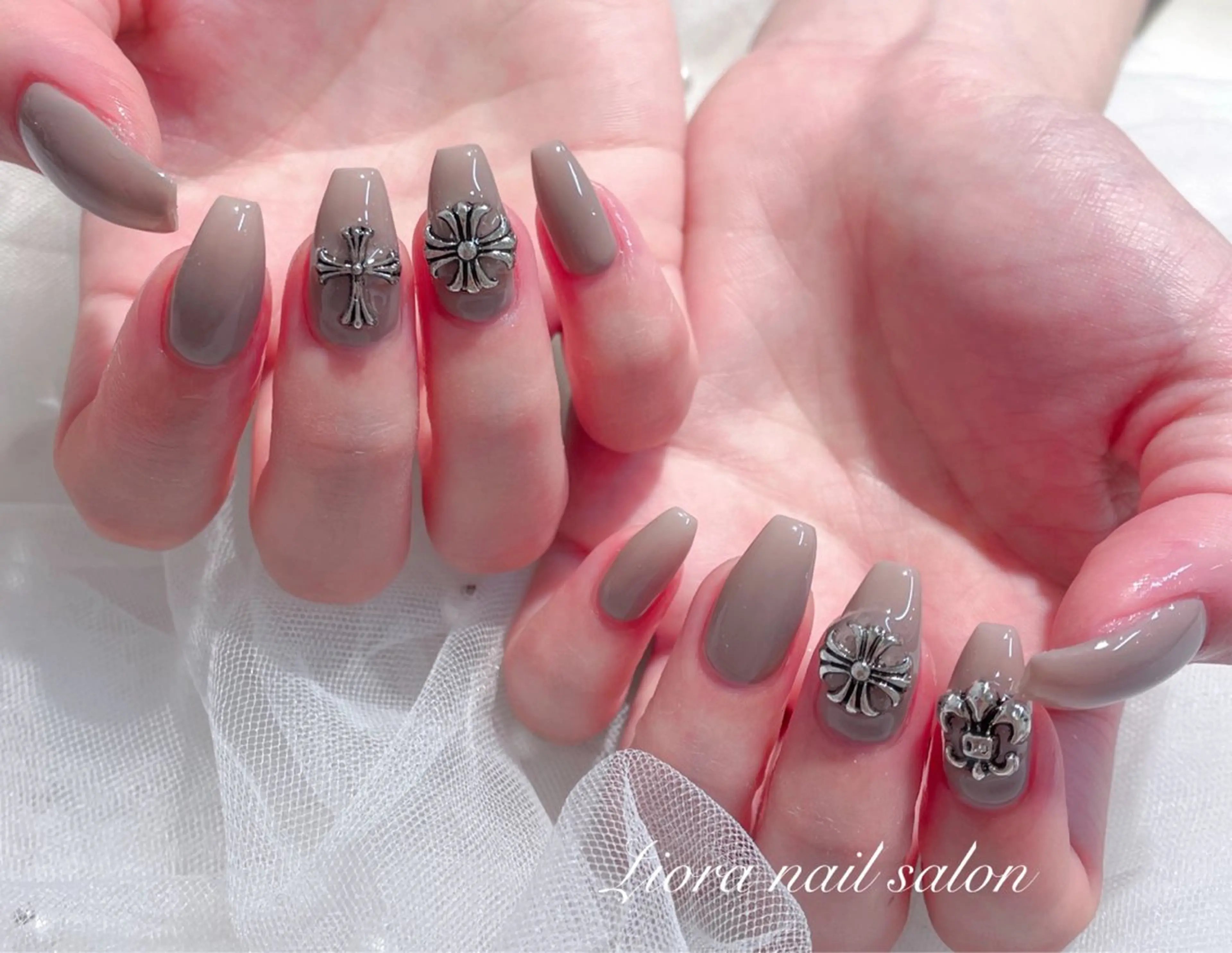 ネイル フレンチネイル ジェルネイル ガーリー グラデーション キラキラネイル ハンドネイル Liora nail スカルプ専門店のネイルデザイン