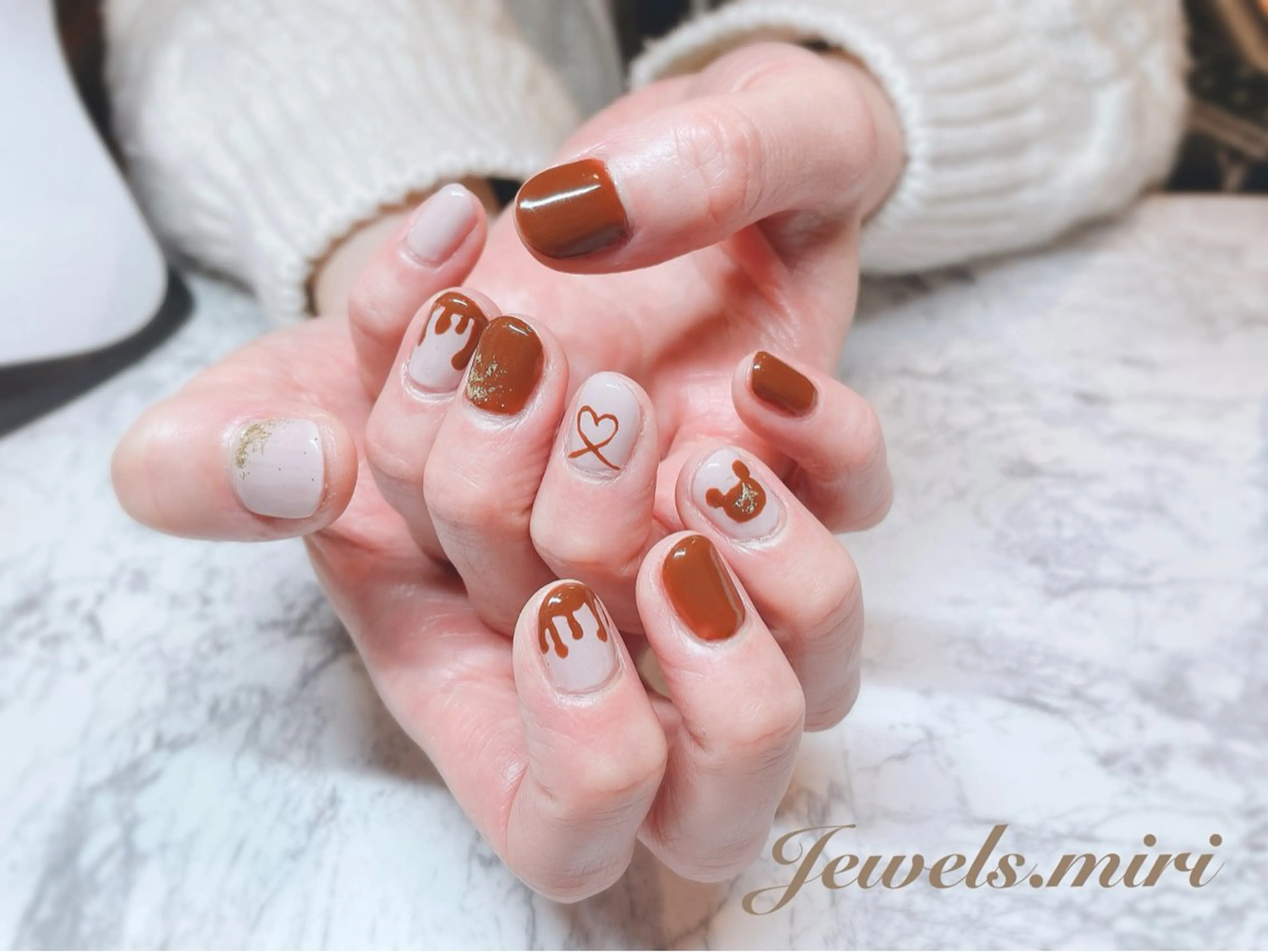 ネイル アートネイル ブラウン ショートネイル バレンタイン 冬ネイル ネイルサロン Jewels Mのネイルデザイン