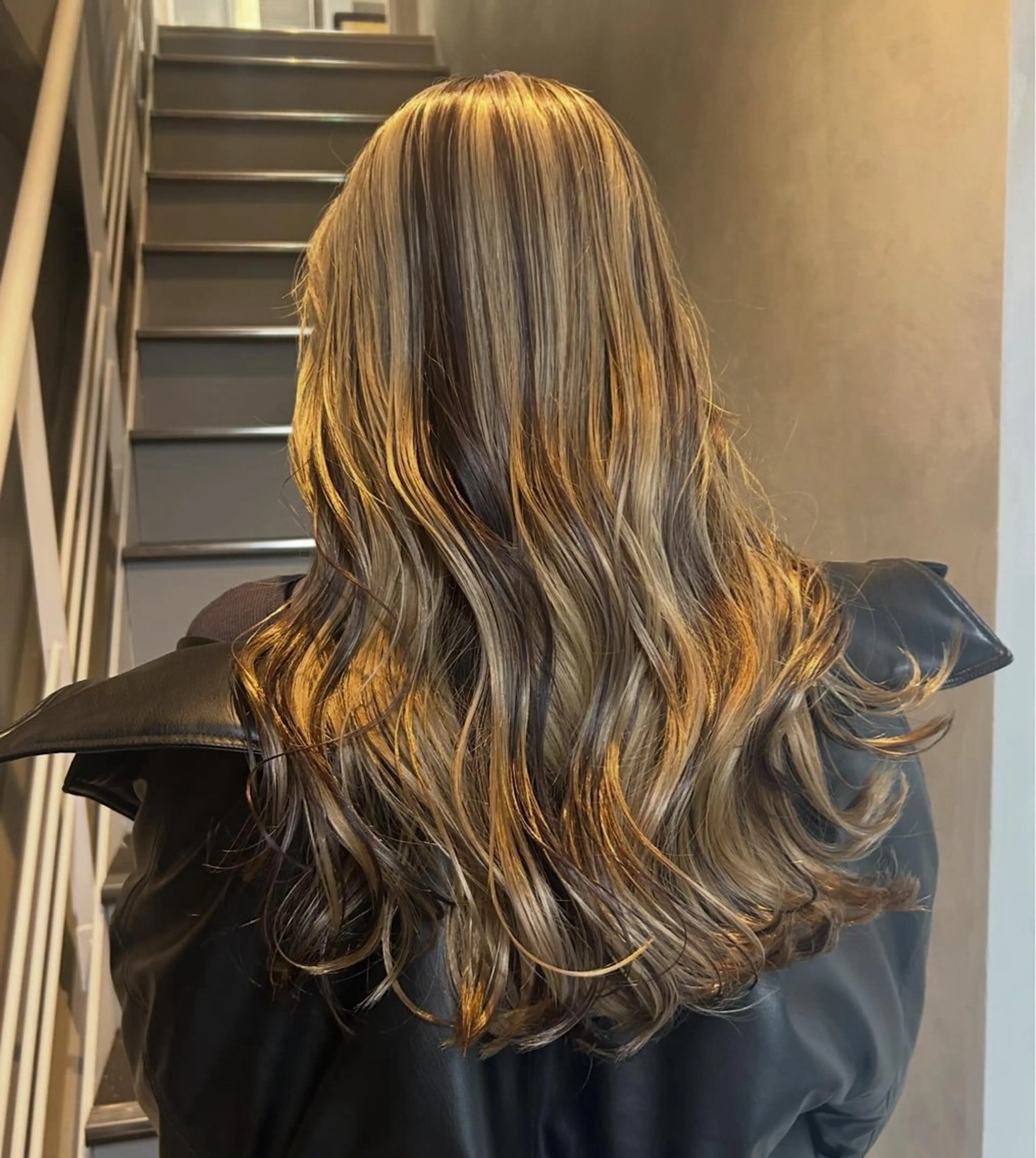 ロング カラー ベージュカラー ブリーチ デザインカラー 卒業式のヘアスタイル ヘアカラー 🦋SATO🦋 / 似合わせカラー⟡.*のヘアスタイル