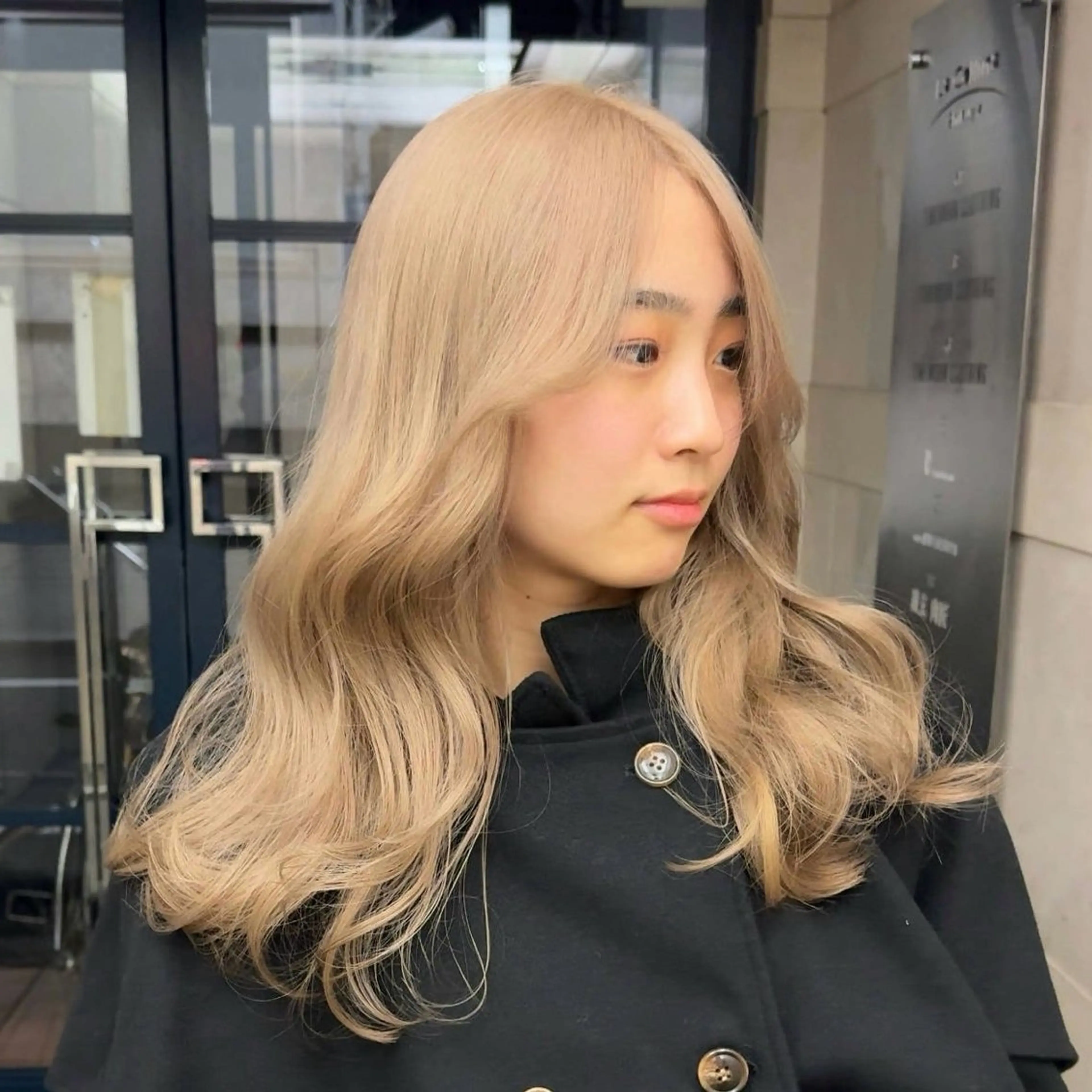 ロング カラー アッシュ ベージュカラー ブリーチ ケアブリーチ ダブルカラー カット ヘアカラー トリートメント ブリーチ　ハイトーン 特化🌈フジタハルキのヘアスタイル