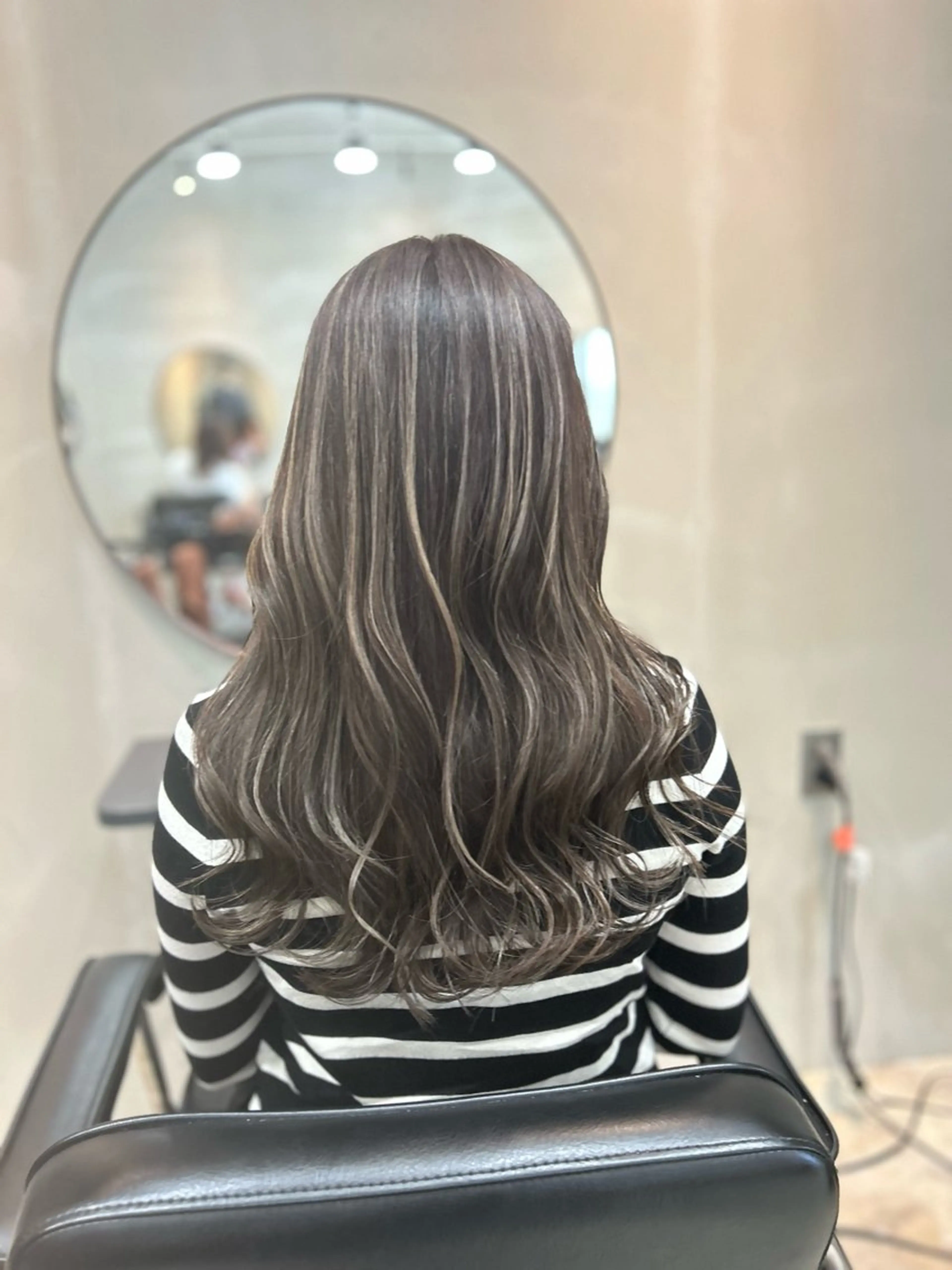 ロング カラー リサ tonieのヘアスタイル