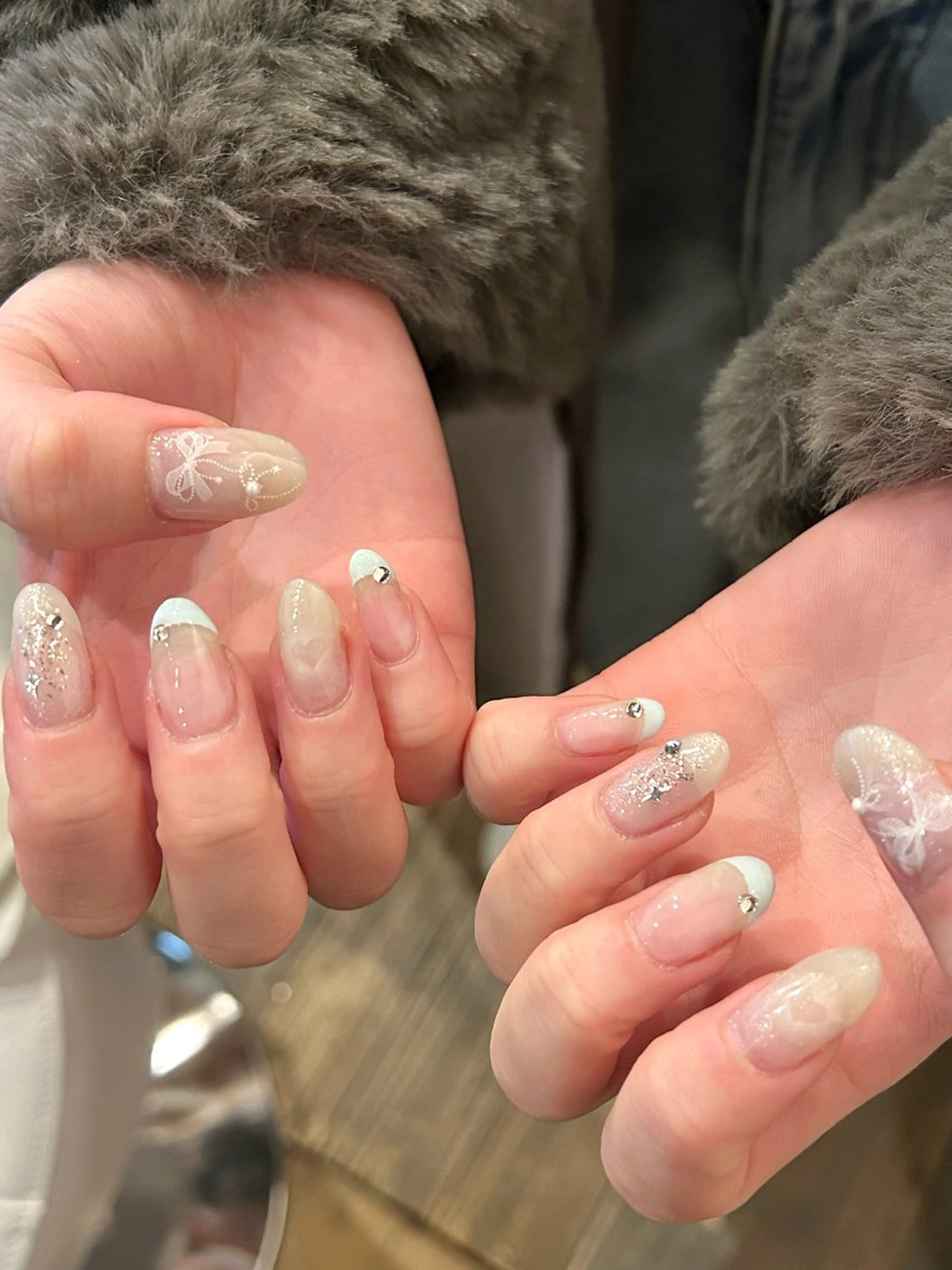 ネイル キラキラネイル 持ち込み リボン ハンドネイル EmaNail 🧸Momokaのネイルデザイン