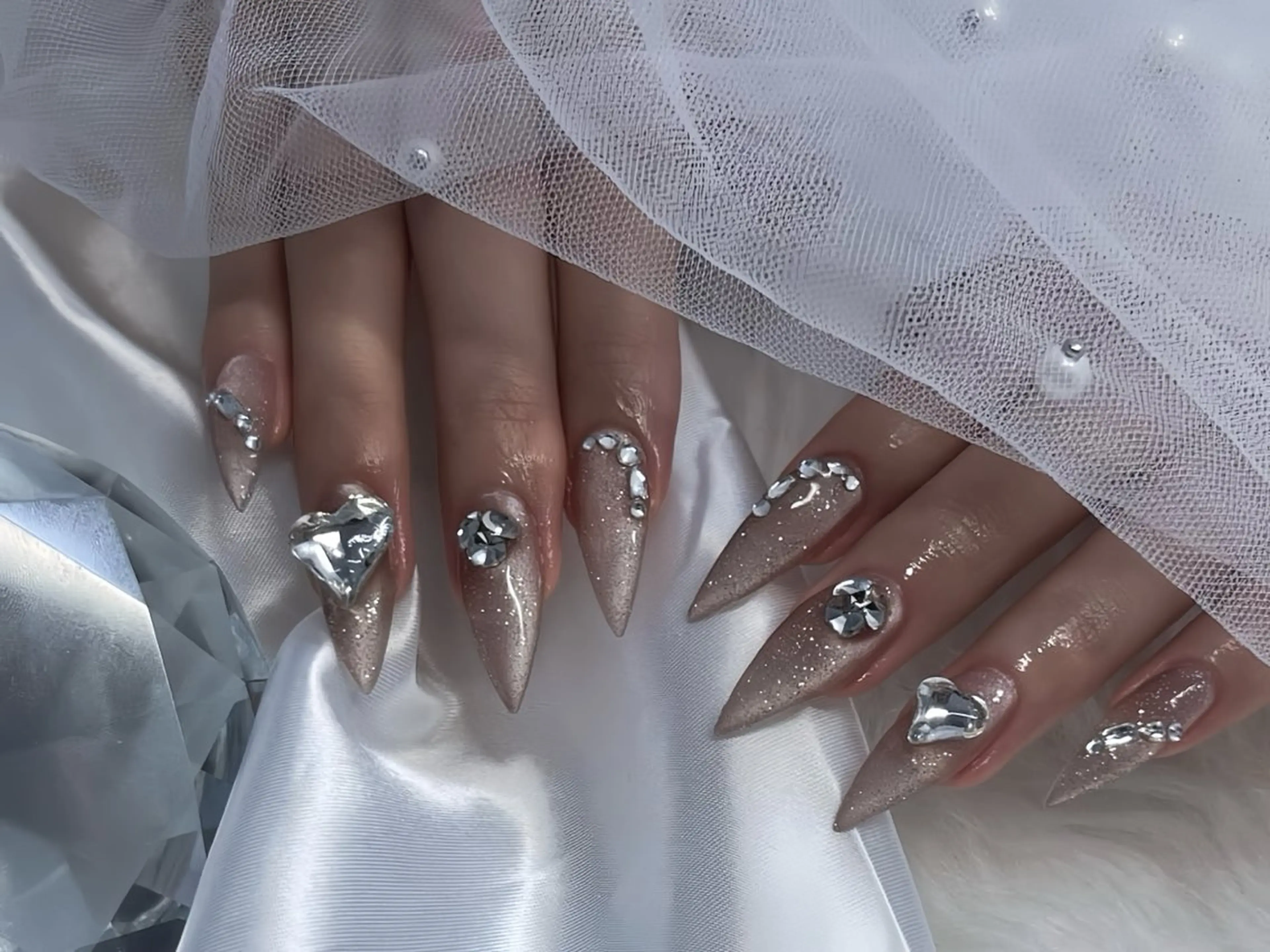 ネイル チークネイル フレンチネイル ガラスフレンチ グラデーション キラキラネイル ハンドネイル Rin Nail 新大久保店のネイルデザイン