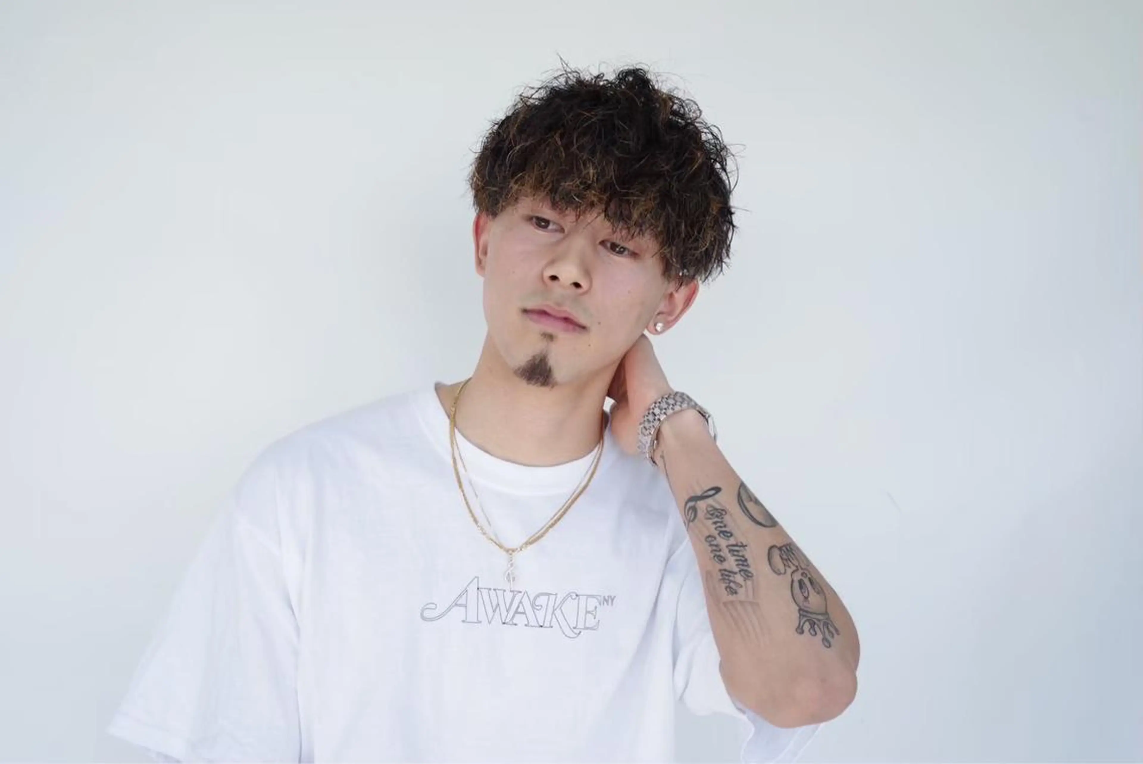 ミディアム パーマ メンズ ミディアムパーマ メンズパーマ スペインカール スパイキーショート メンズツイストパーマ 【メンズ職人】 ✂️佐藤友のヘアスタイル