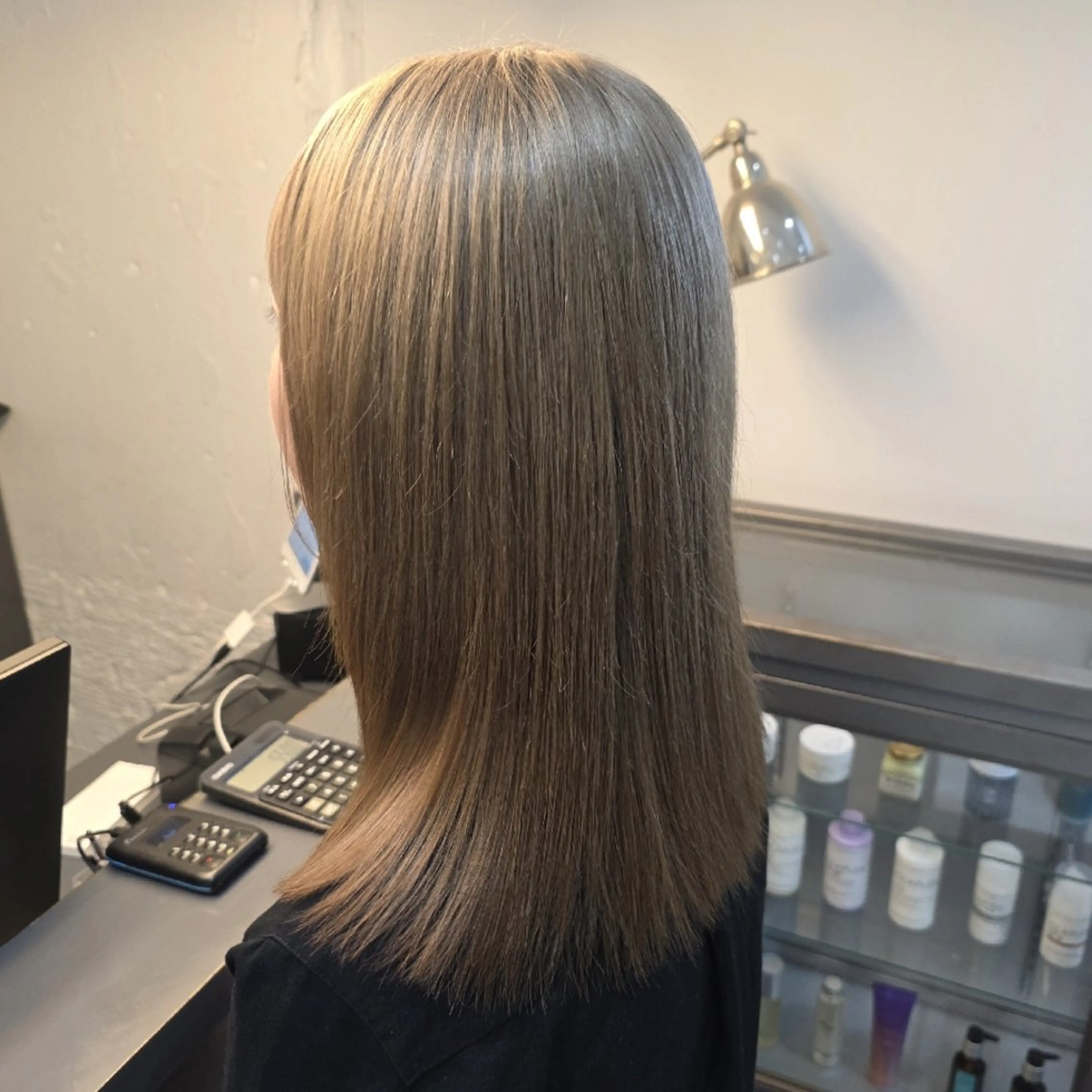 ミディアム カラー ベージュカラー ブリーチ ミルクティーベージュ ヘアカラー RYU/毛流れパーマ /前髪立ち上げ⚡️のヘアスタイル