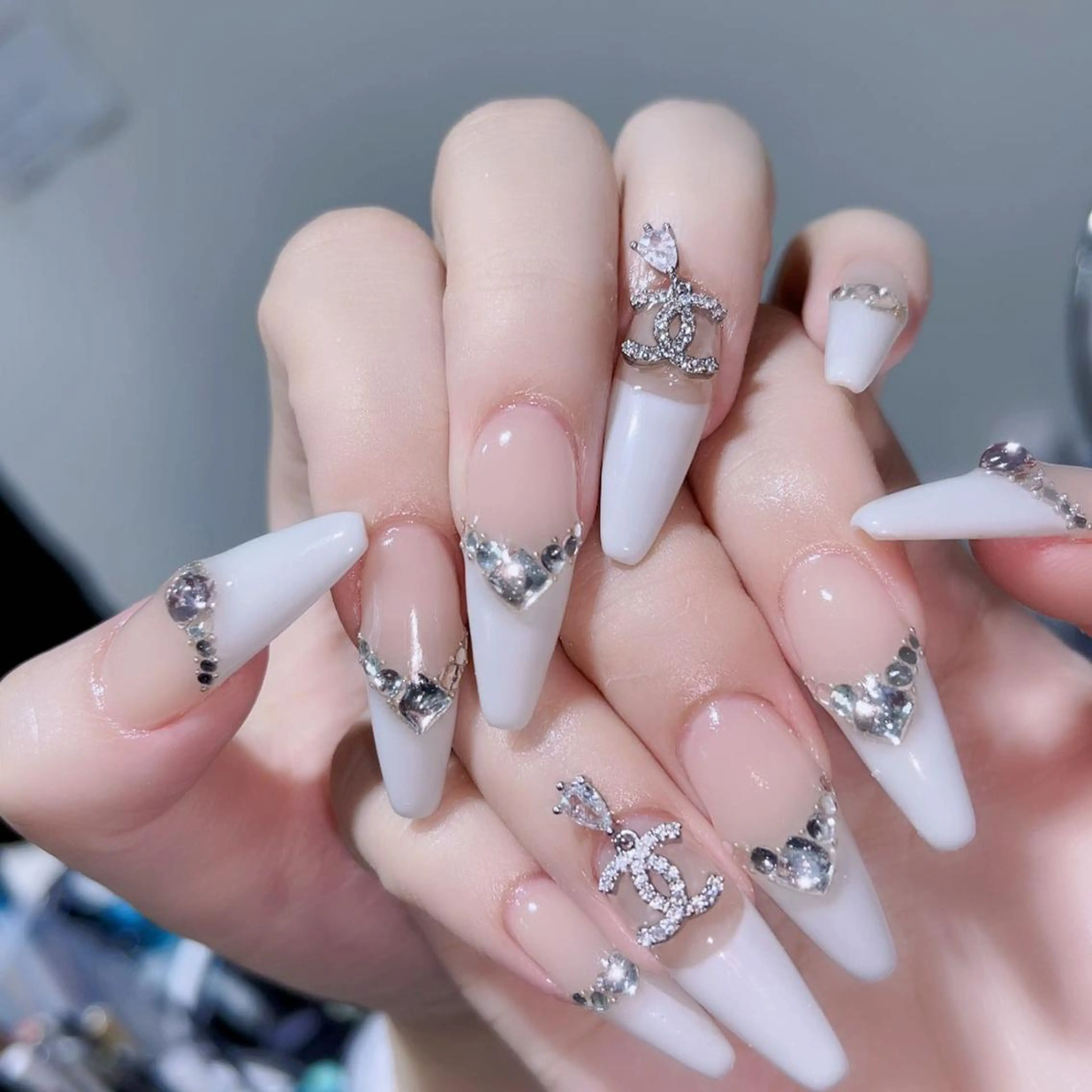 ネイル アートネイル 長さ出し ネイルチップ Queens ひなのネイルデザイン