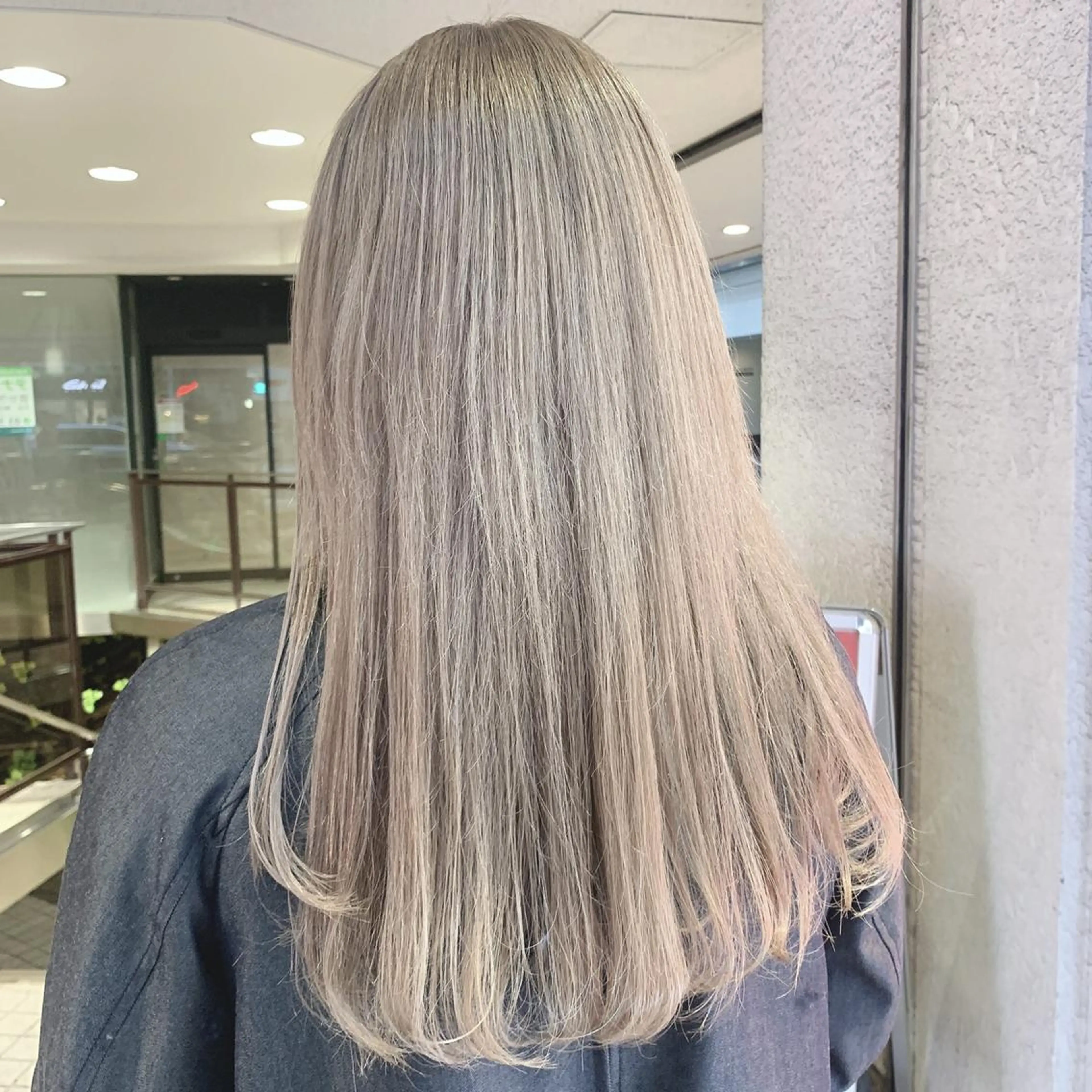 セミロング ブリーチ✖️ 縮毛LANDのヘアスタイル