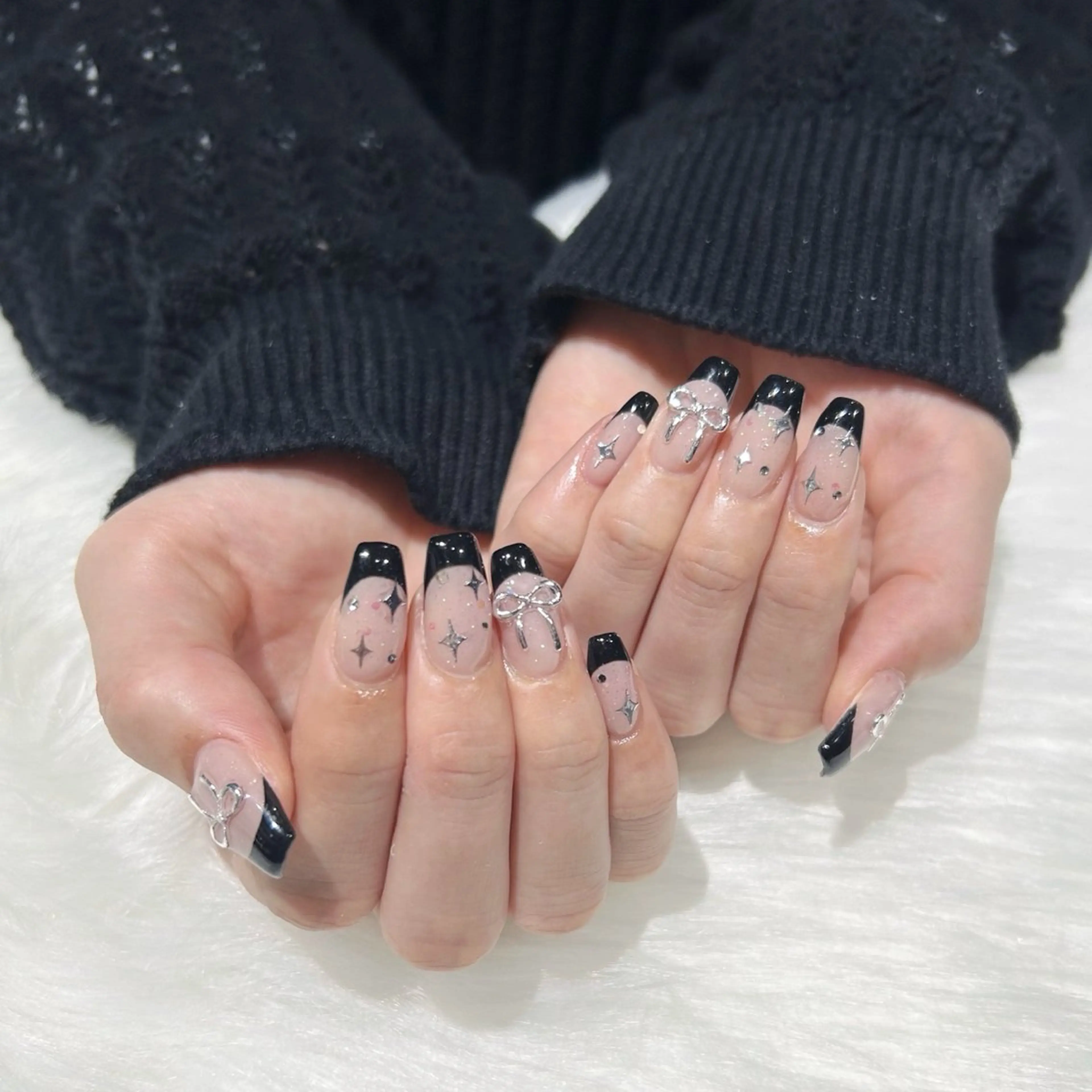 ネイル フレンチネイル キラキラネイル リボン ハンドネイル ぷりゅねる 心斎橋のネイルデザイン