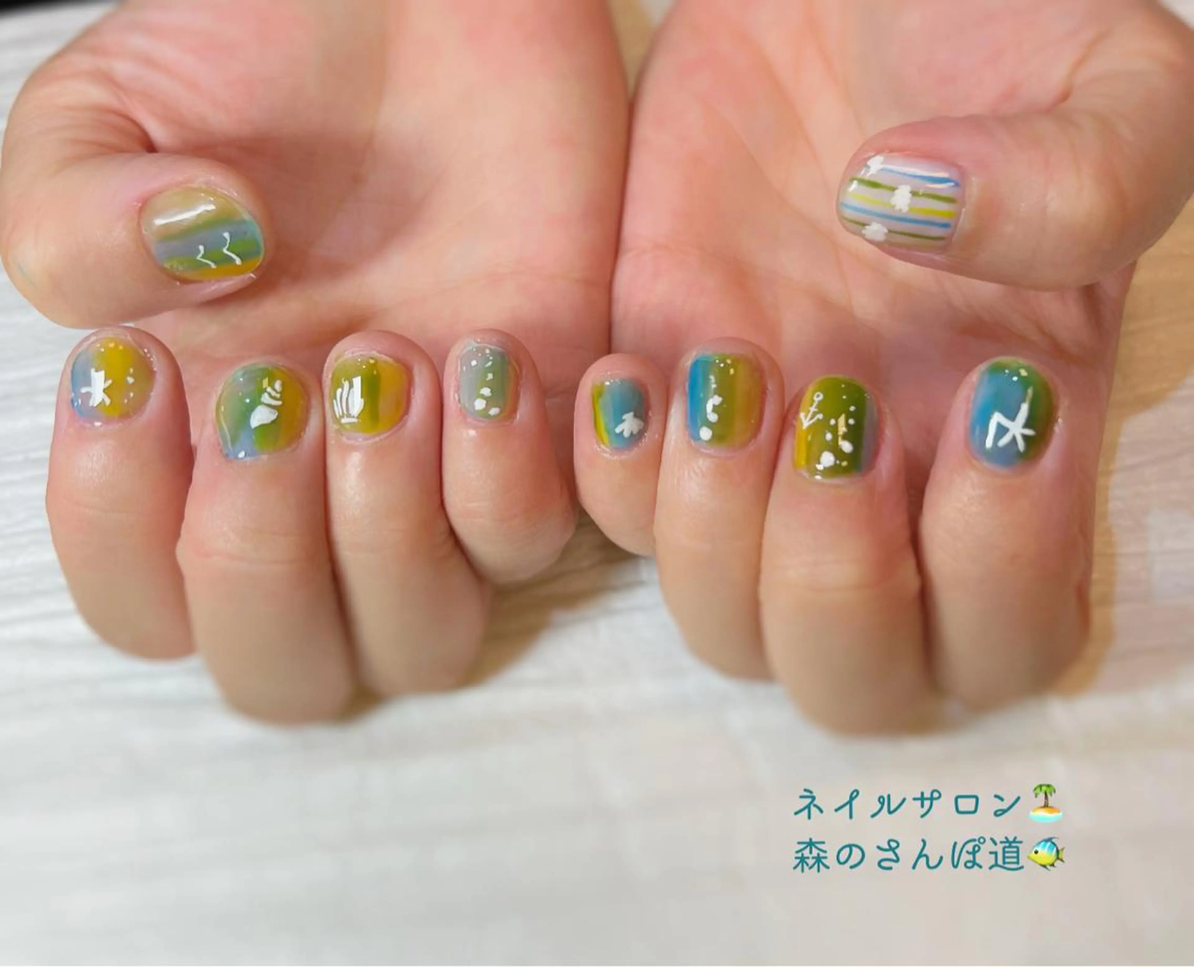 ネイル ハンドネイル ショートネイル 森のさんぽ道のネイルデザイン