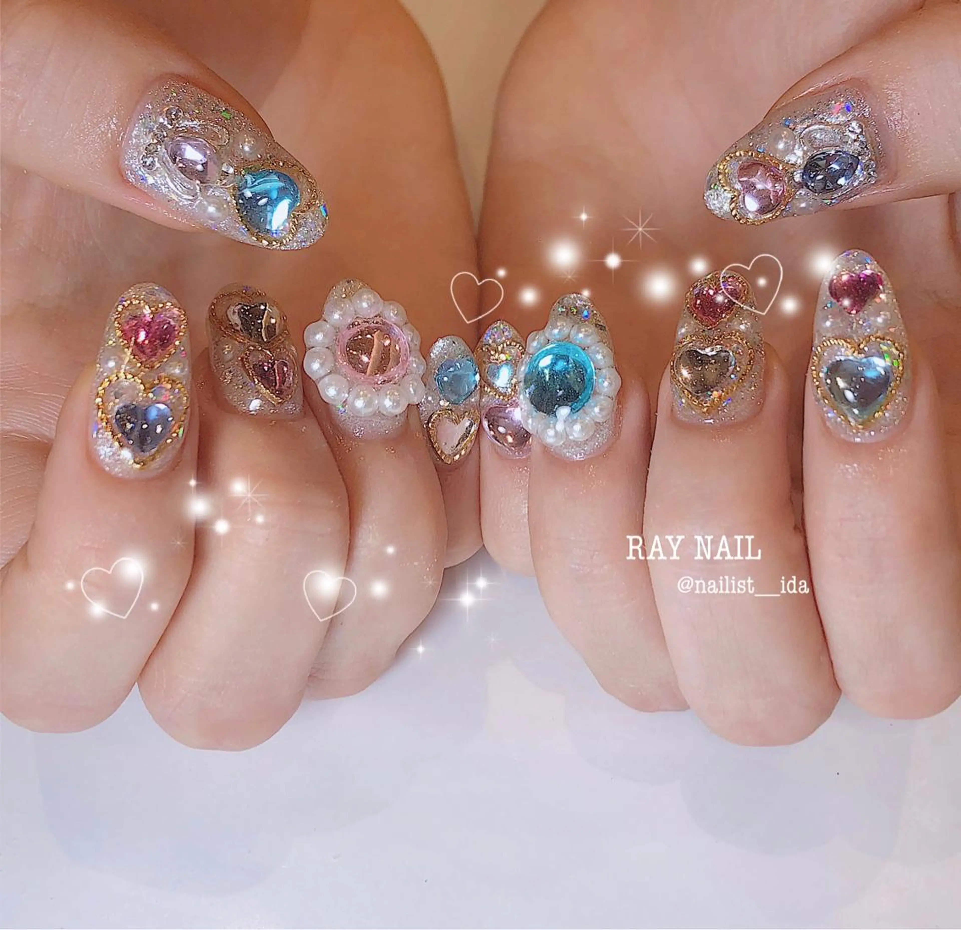 ネイル ハート キラキラネイル 持ち込み Arowa 伊田のネイルデザイン