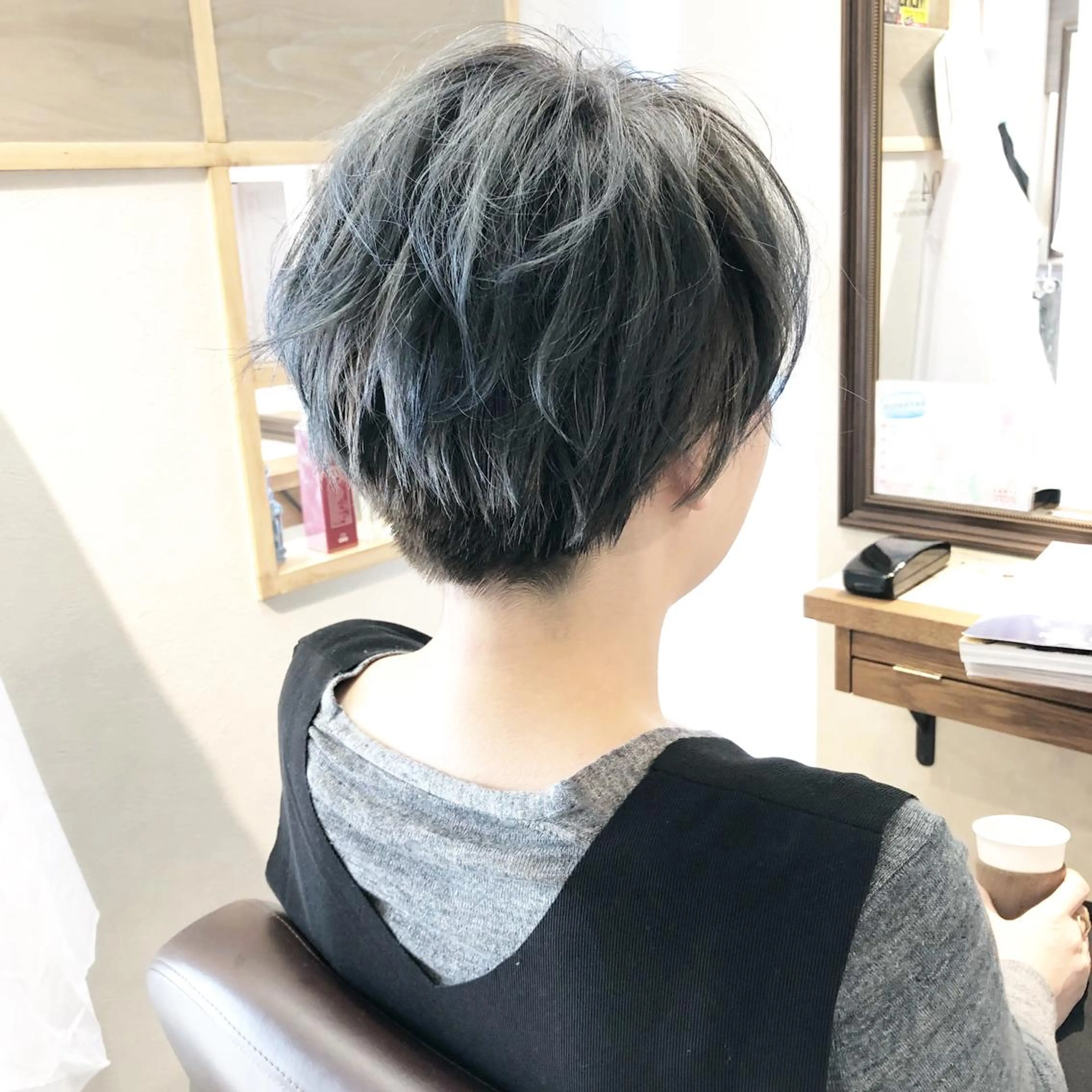 ショート カラー パーマ ブリーチ イルミナカラー 髪質改善 トリートメント tuuli トゥーリのヘアスタイル
