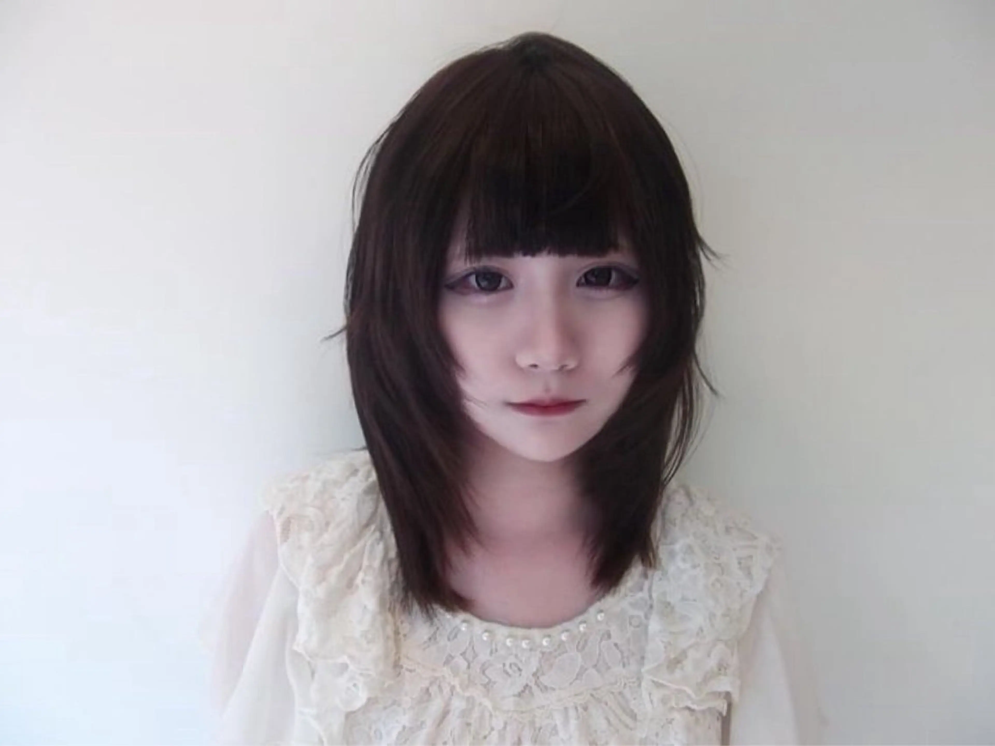 ミディアム 顔まわりレイヤー 顔周りカット レイヤーカット AIRA/ブリーチ /透明感カラーのヘアスタイル