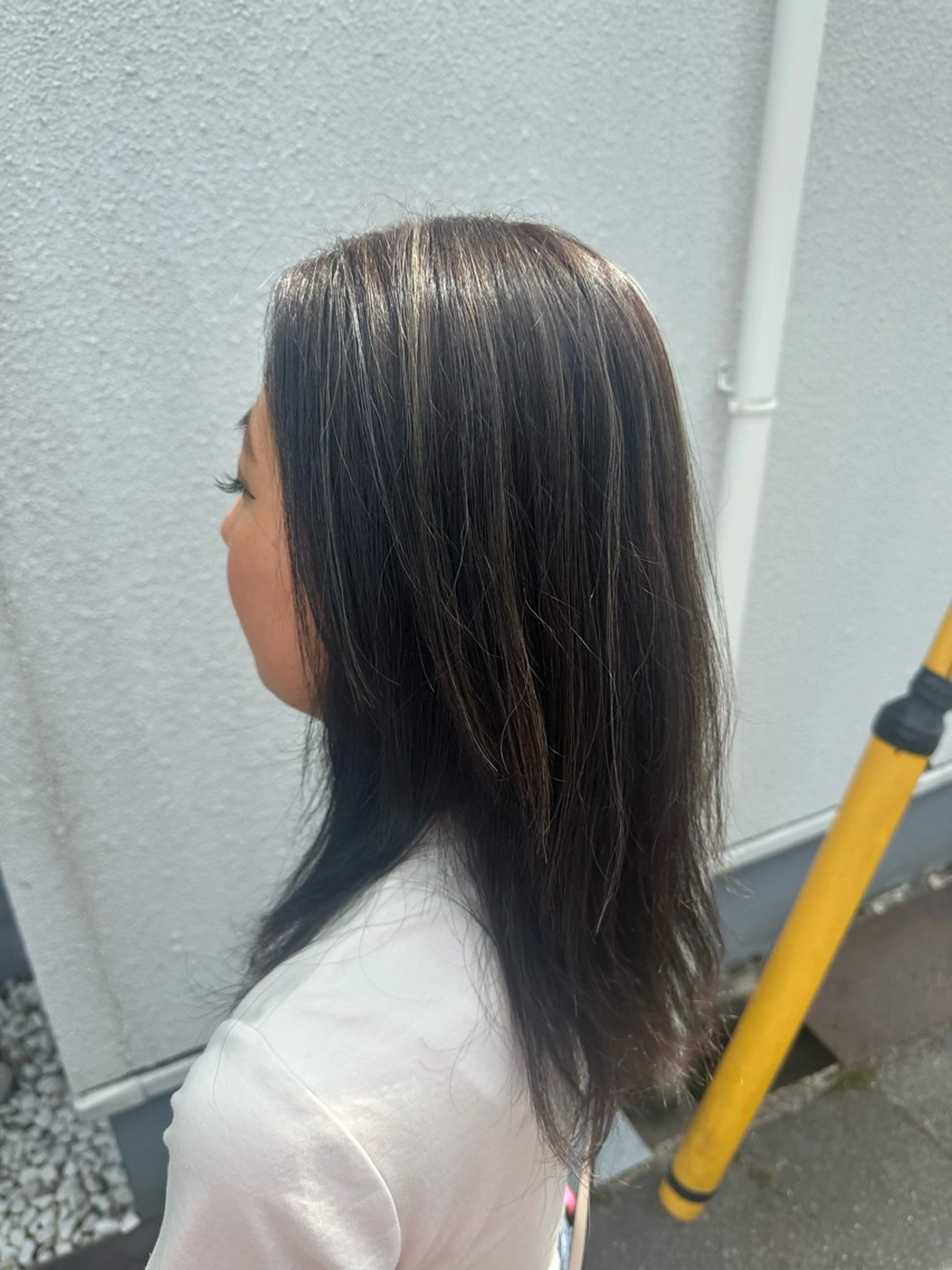 ロング カラー ハイライトカラー シルバー ハイライト ヘアカラー 安達 望のヘアスタイル