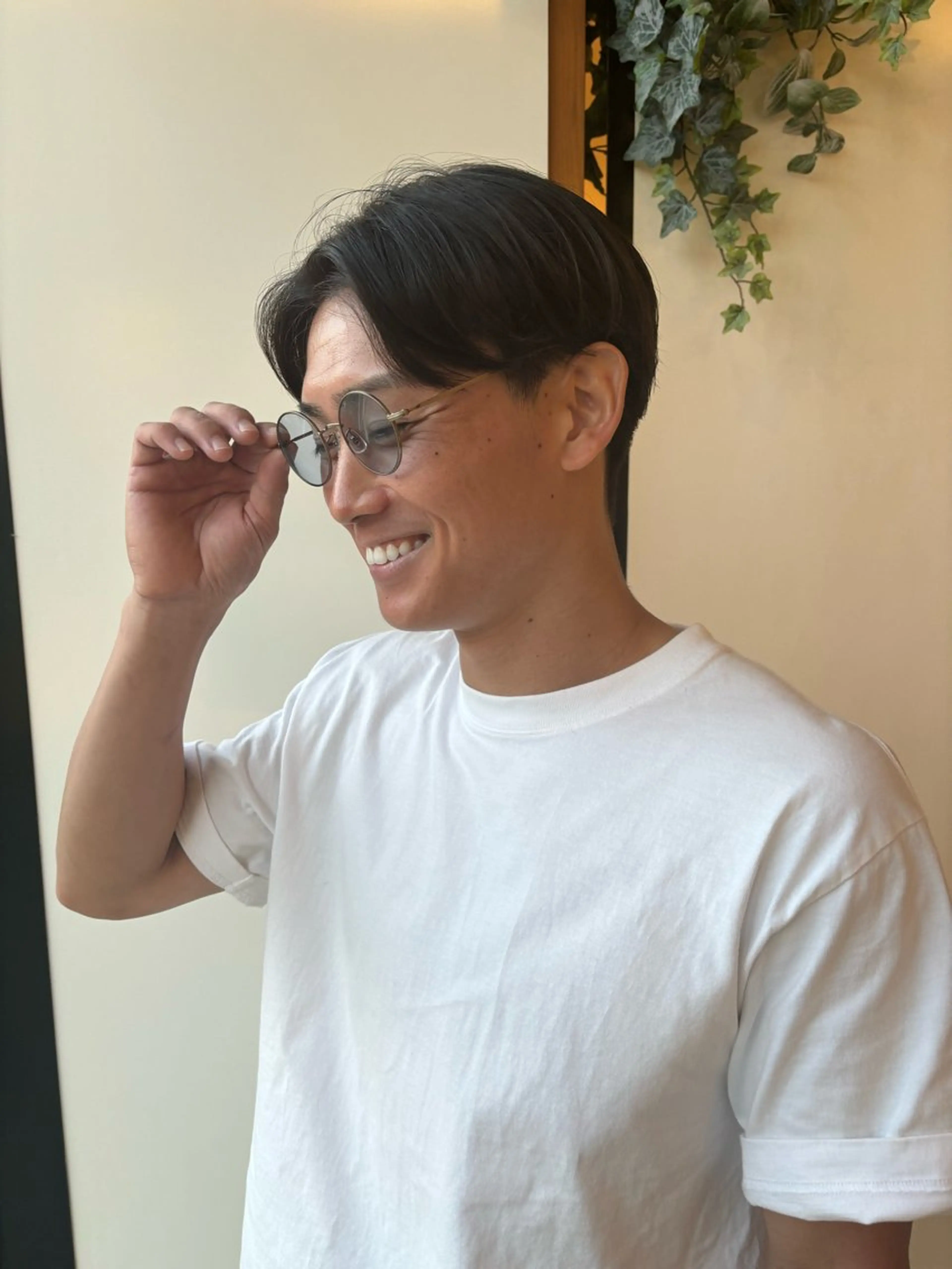 メンズ センターパート 刈り上げ 中里 恵梨のヘアスタイル