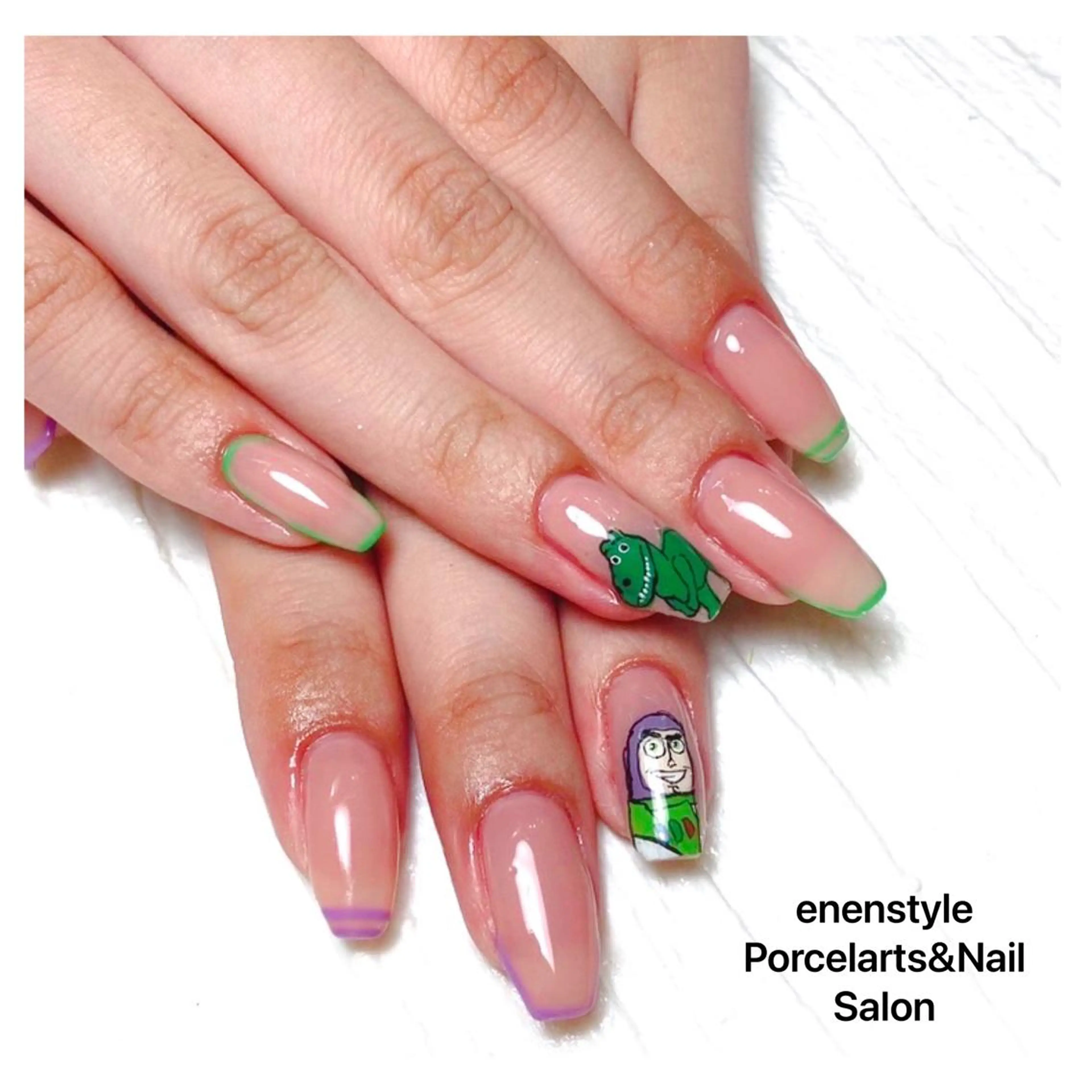 ミディアム ネイル 👑enen style👑のネイルデザイン