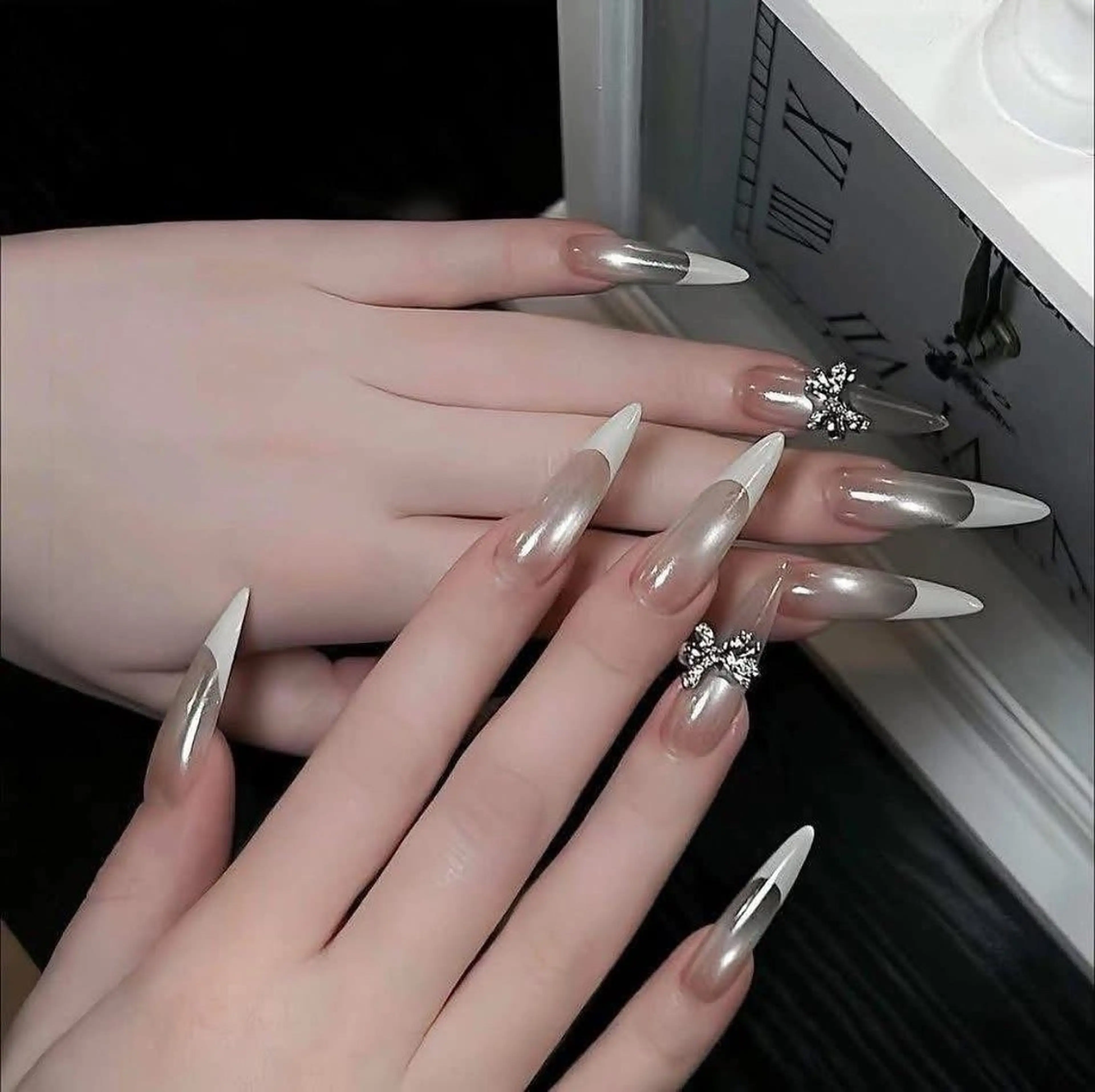 ネイル チークネイル フレンチネイル グラデーション キラキラネイル 韓国ネイル ハンドネイル Minette nailHuongのネイルデザイン