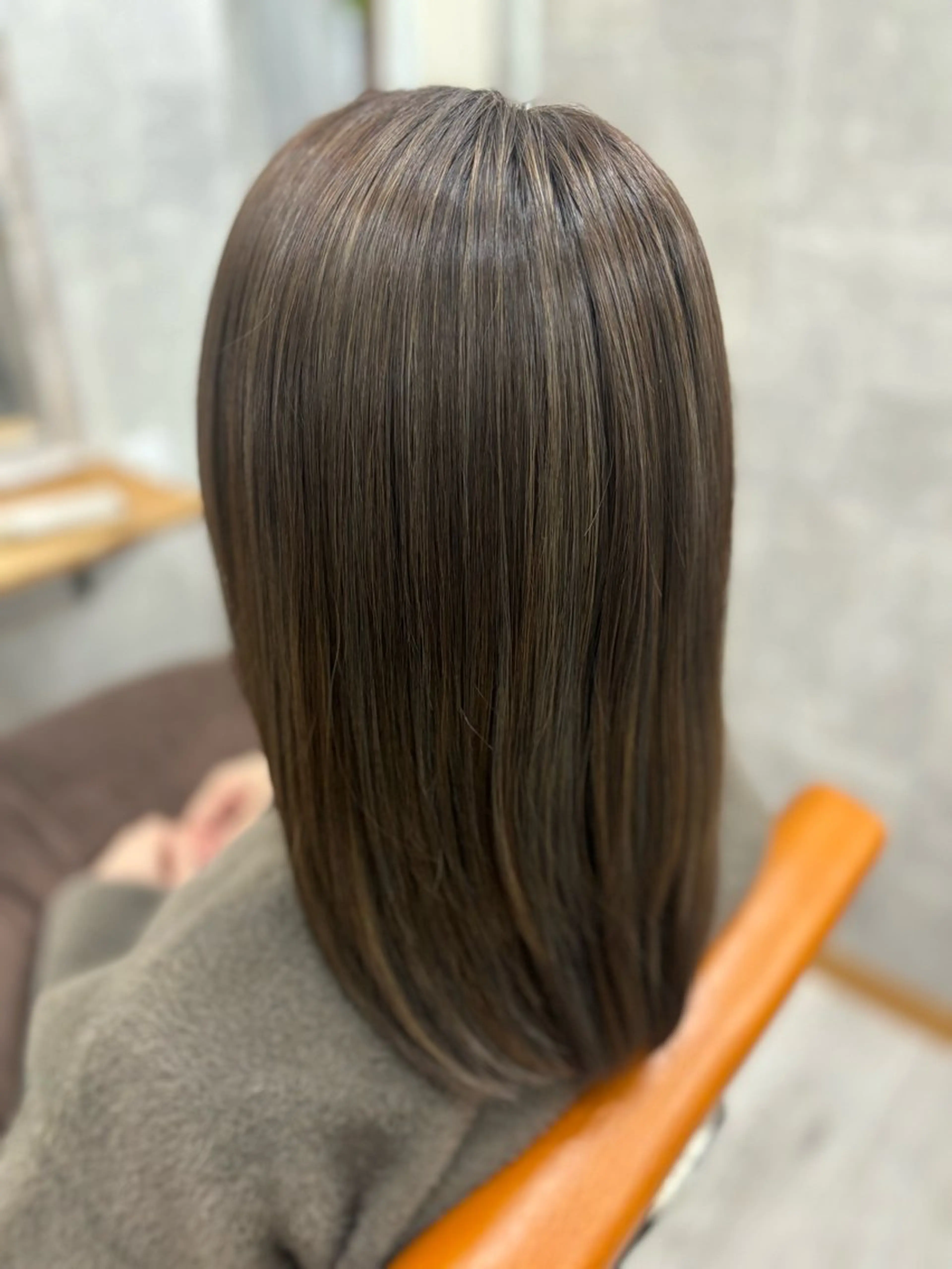 セミロング カラー アッシュ アッシュグレー アッシュグレージュ グレージュ ハイライトカラー Misaki ミサキのヘアスタイル
