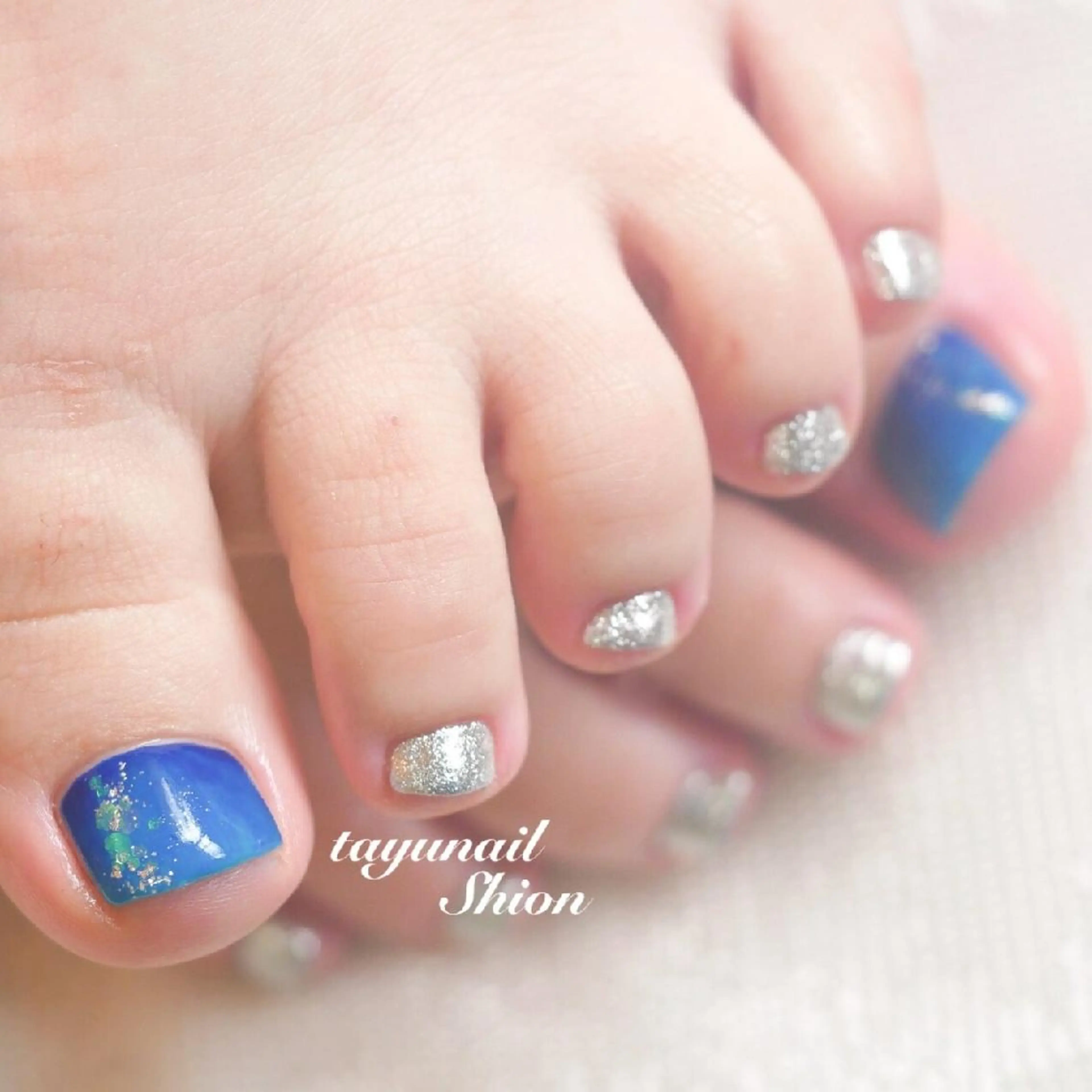 ネイル ブルー フットネイル ジェルネイル グラデーション パラジェル ネイルサロン 【たゆnail】のネイルデザイン