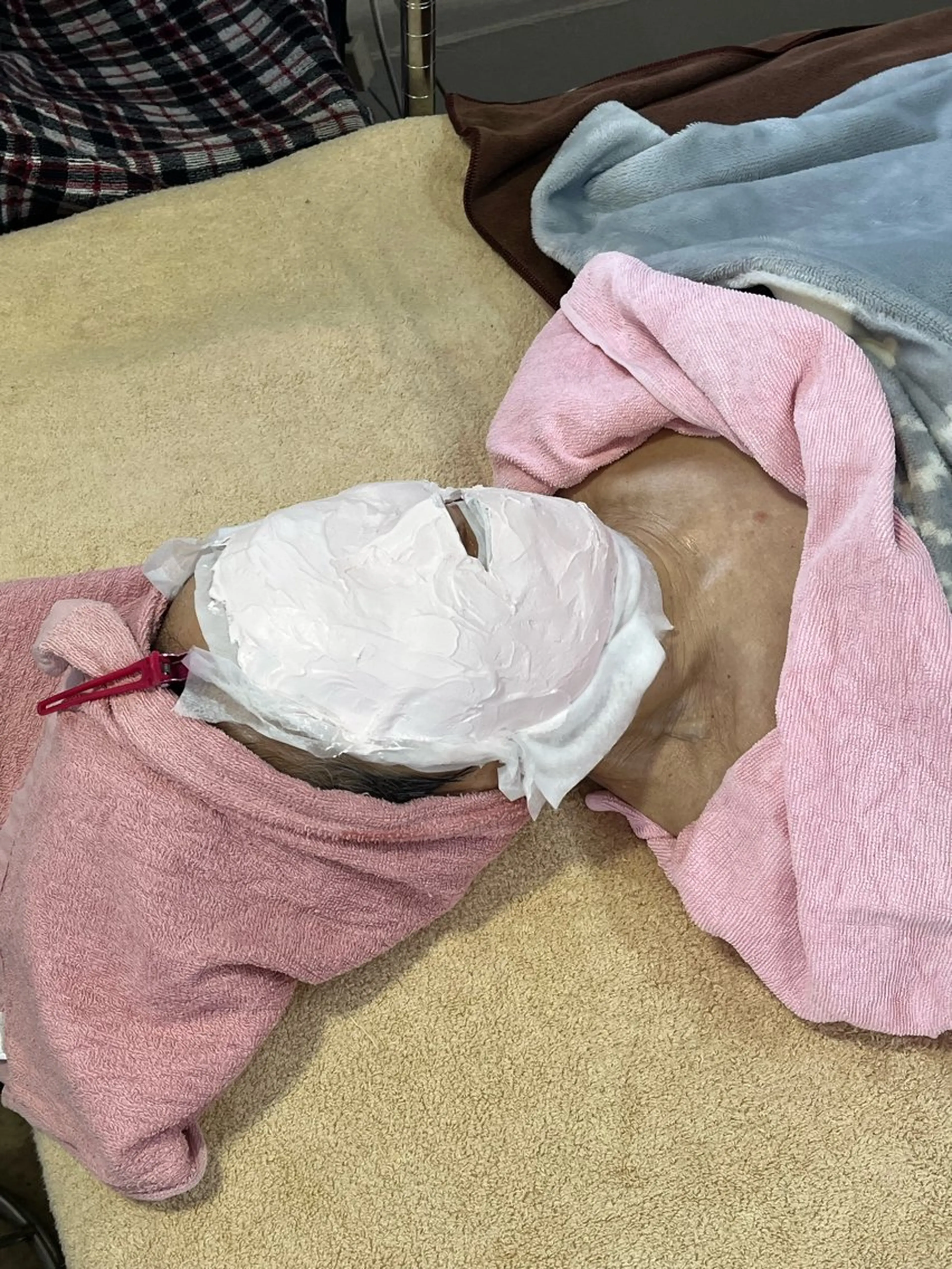 ハリや弾力不足、たるみが気になる方におすすめ!デトックスマスク(ヘッドトリートメントまたはハンドケア付き)の写真