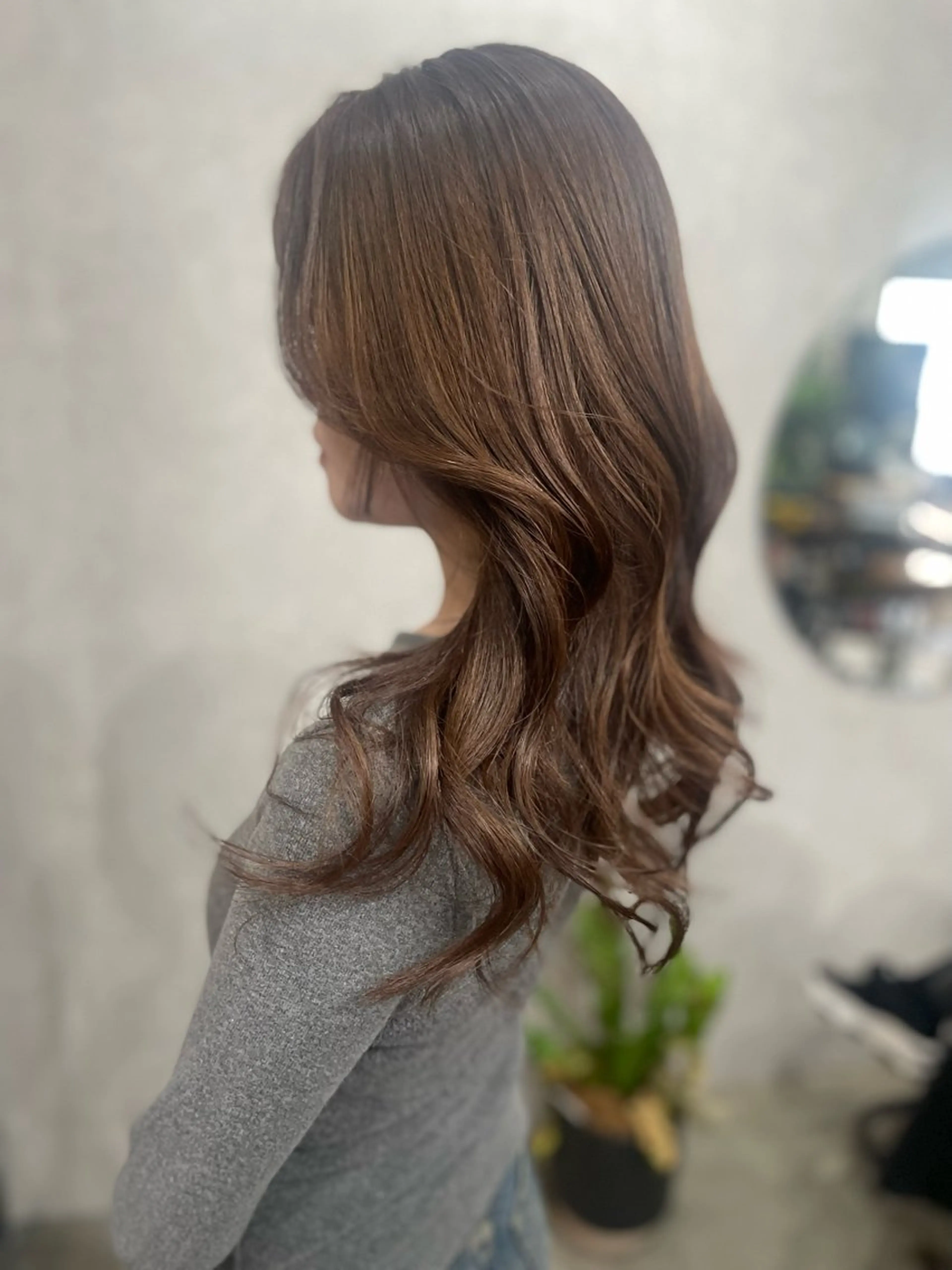 ロング カラー ベージュカラー AIRI layer cut hairのヘアスタイル