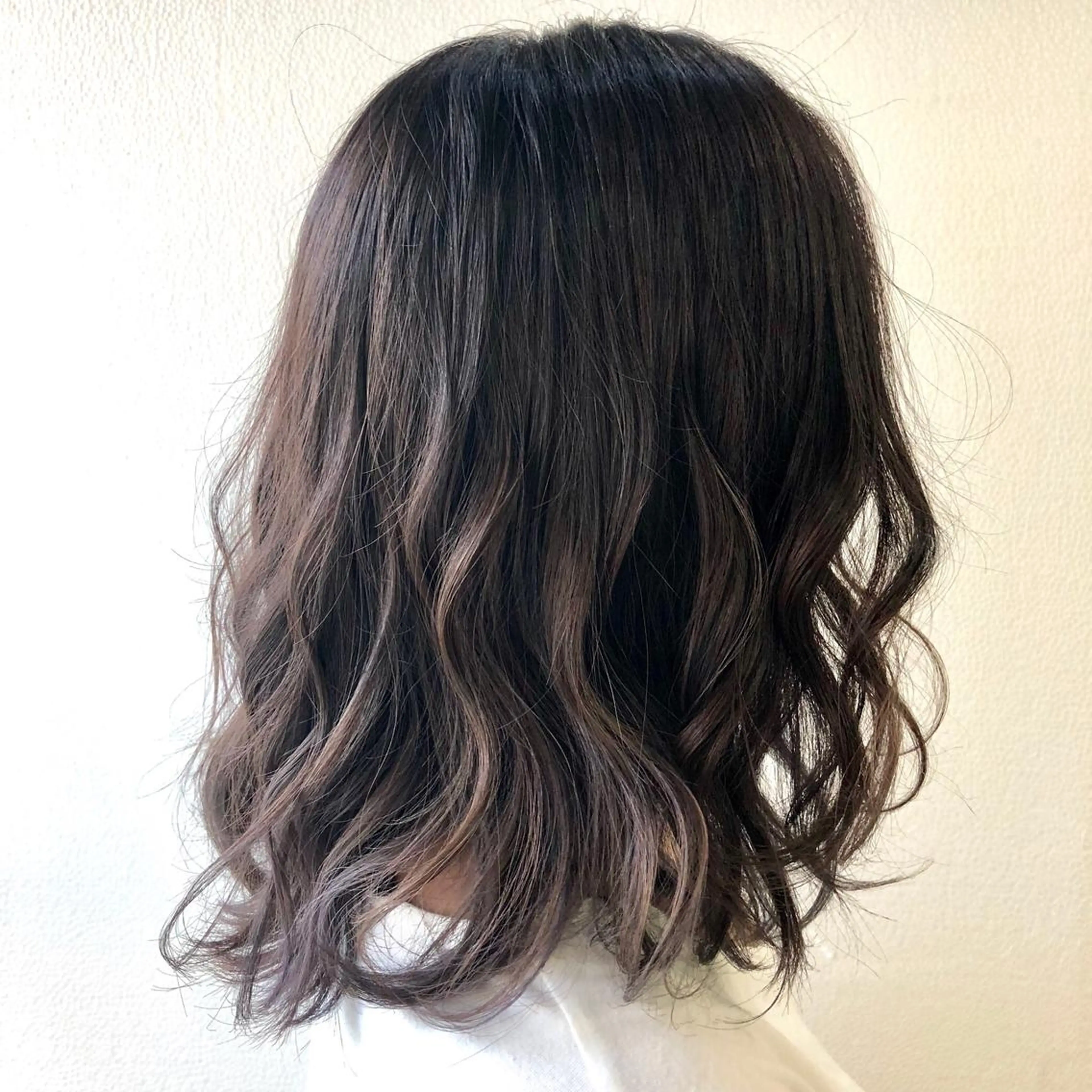 ミディアム カラー 菅沢 奈生のヘアスタイル