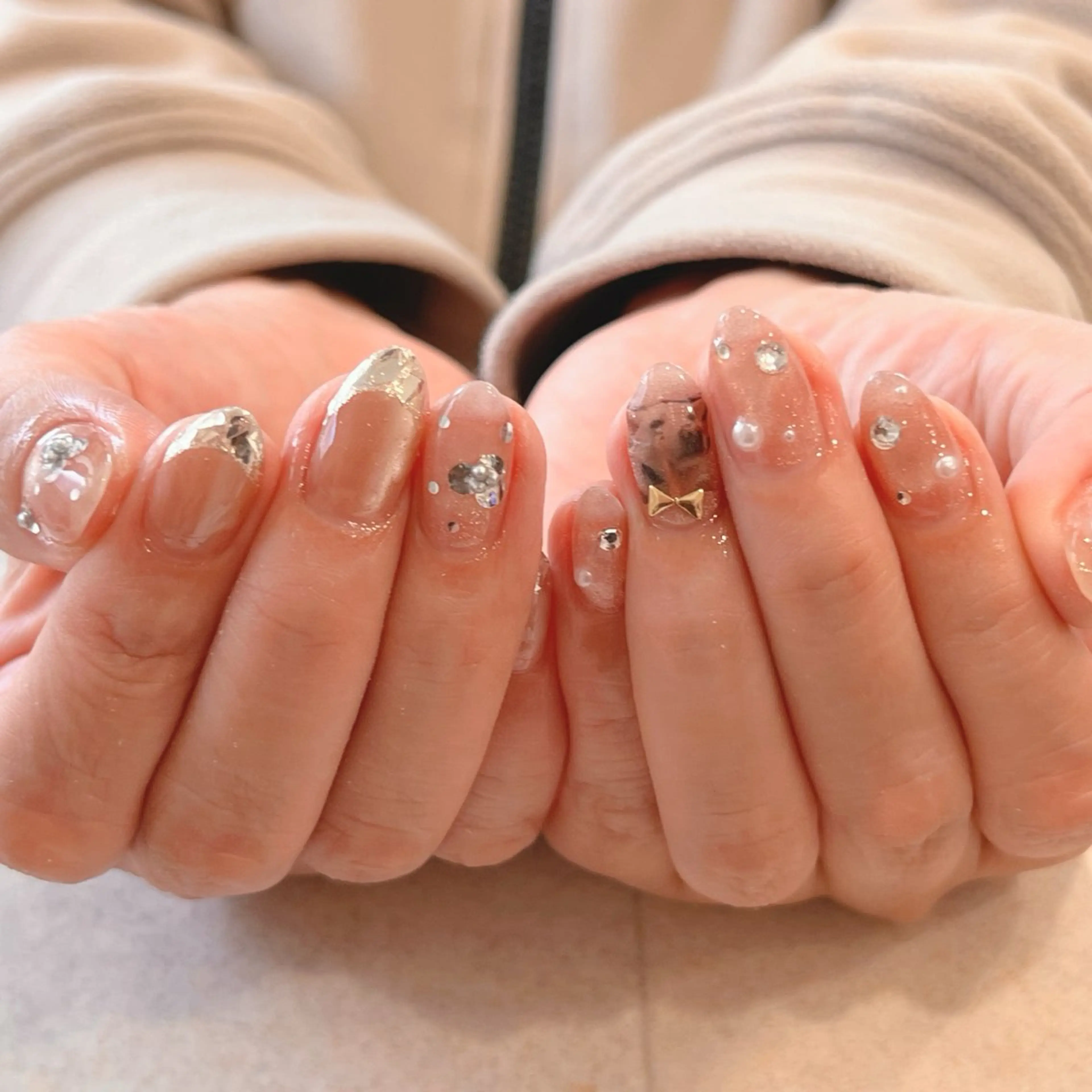 ネイル フレンチネイル ガラスフレンチ キラキラネイル マグネットネイル ストーンネイル 土居 夏美/束感マツエクのマツエク・マツパデザイン