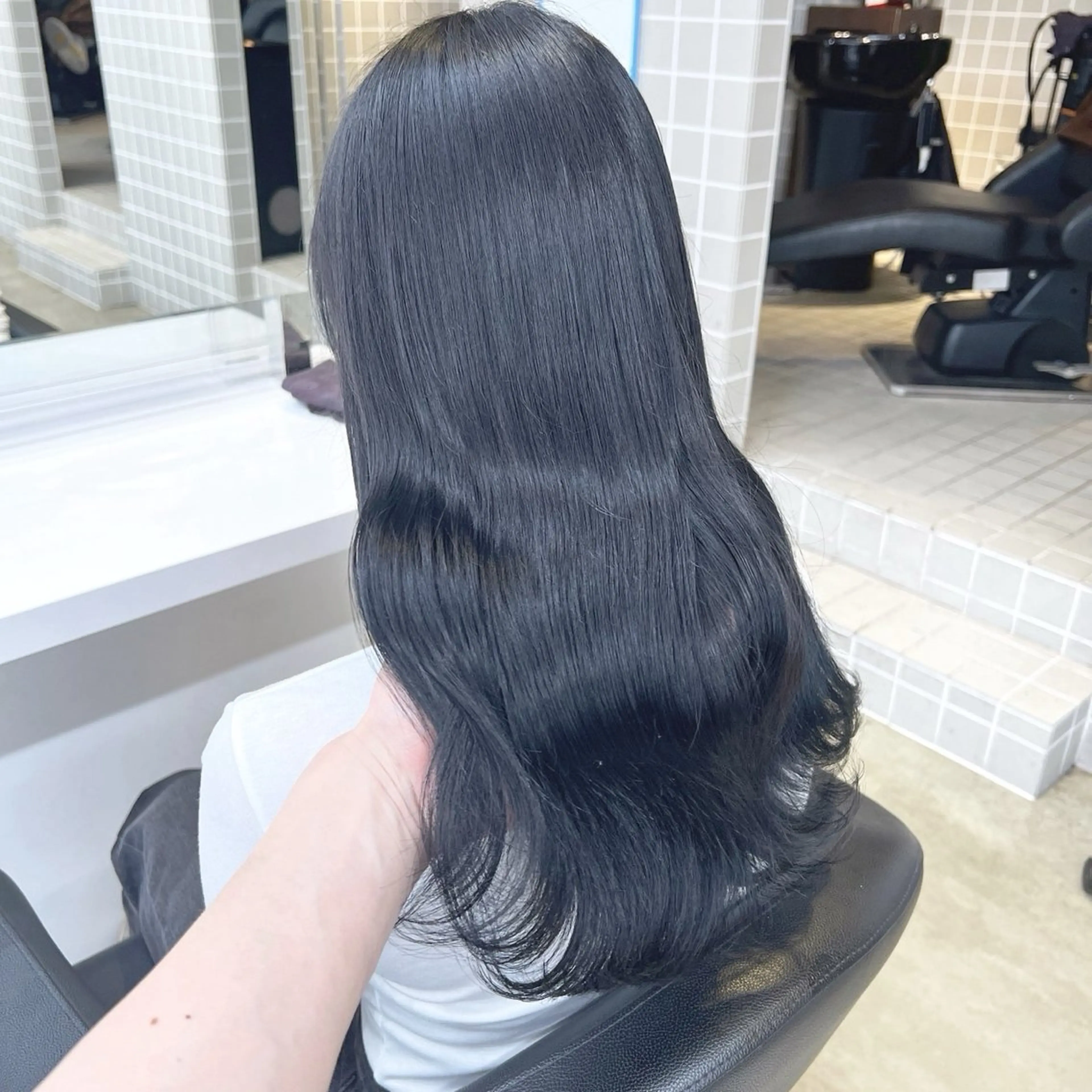 セミロング カラー パーマ ヘアアレンジ メンズ キッズ カット ヘアカラー トリートメント 🦋韓国レイヤー｜ 透明感グレージュ🦋のヘアスタイル