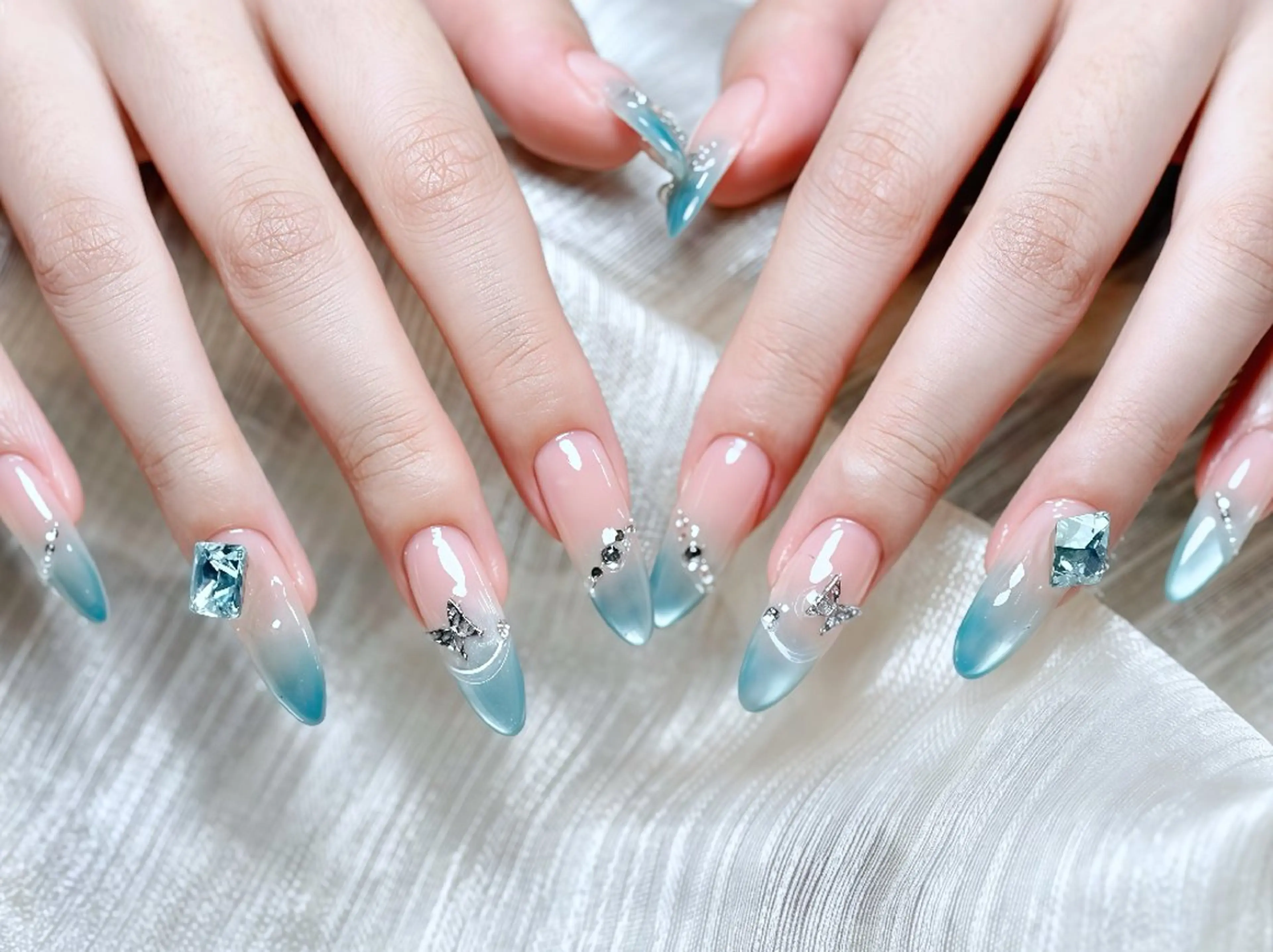 ネイル 長さ出し フレンチネイル グラデーション マグネットネイル マグネットフレンチ ハンドネイル ハンドケア ✨Dreamy NORAのネイルデザイン