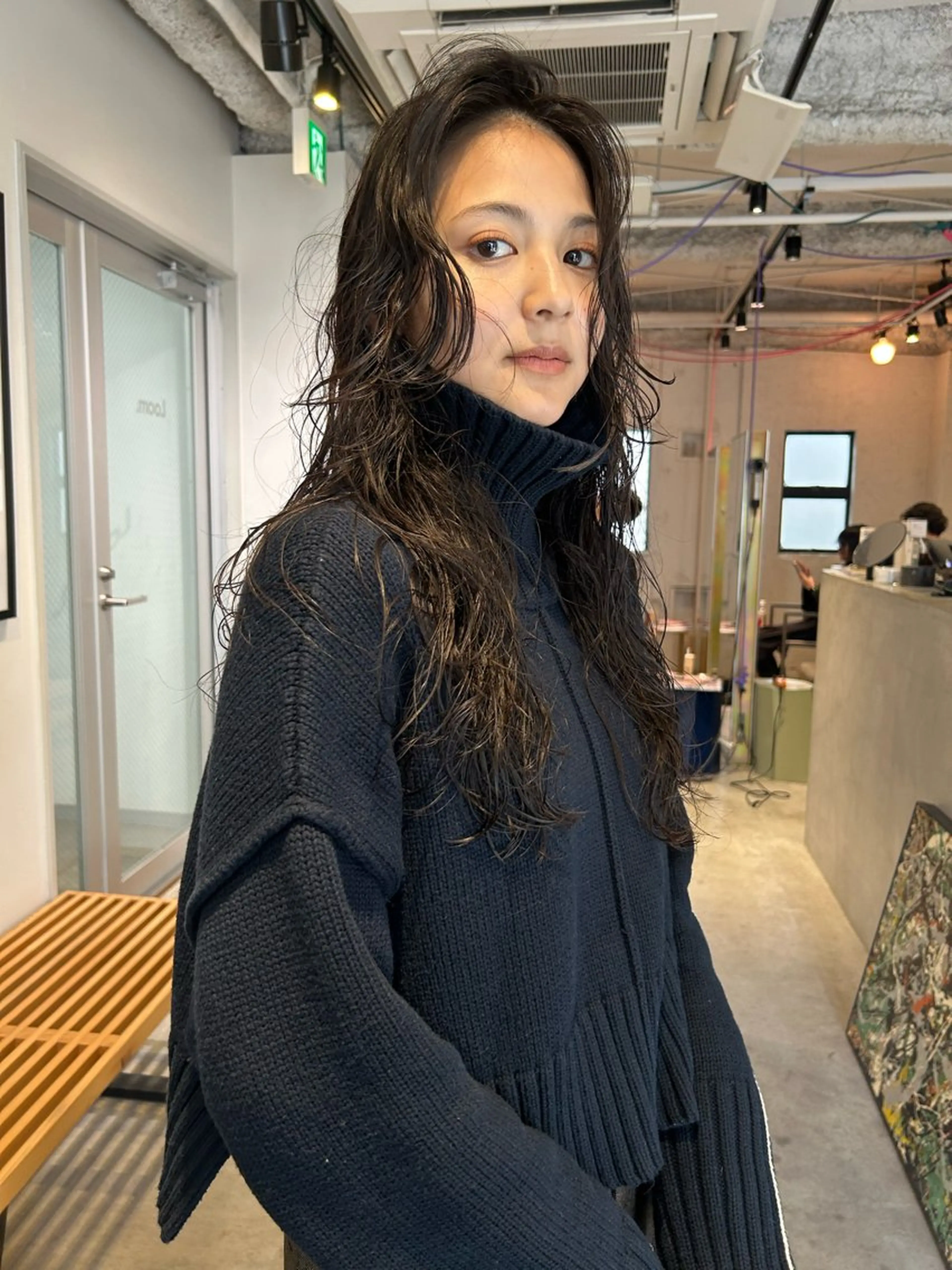 ロング パーマ ロング カット パーマ トリートメント Loom.所属・村上雅人 ナチュラルモードのヘアスタイル