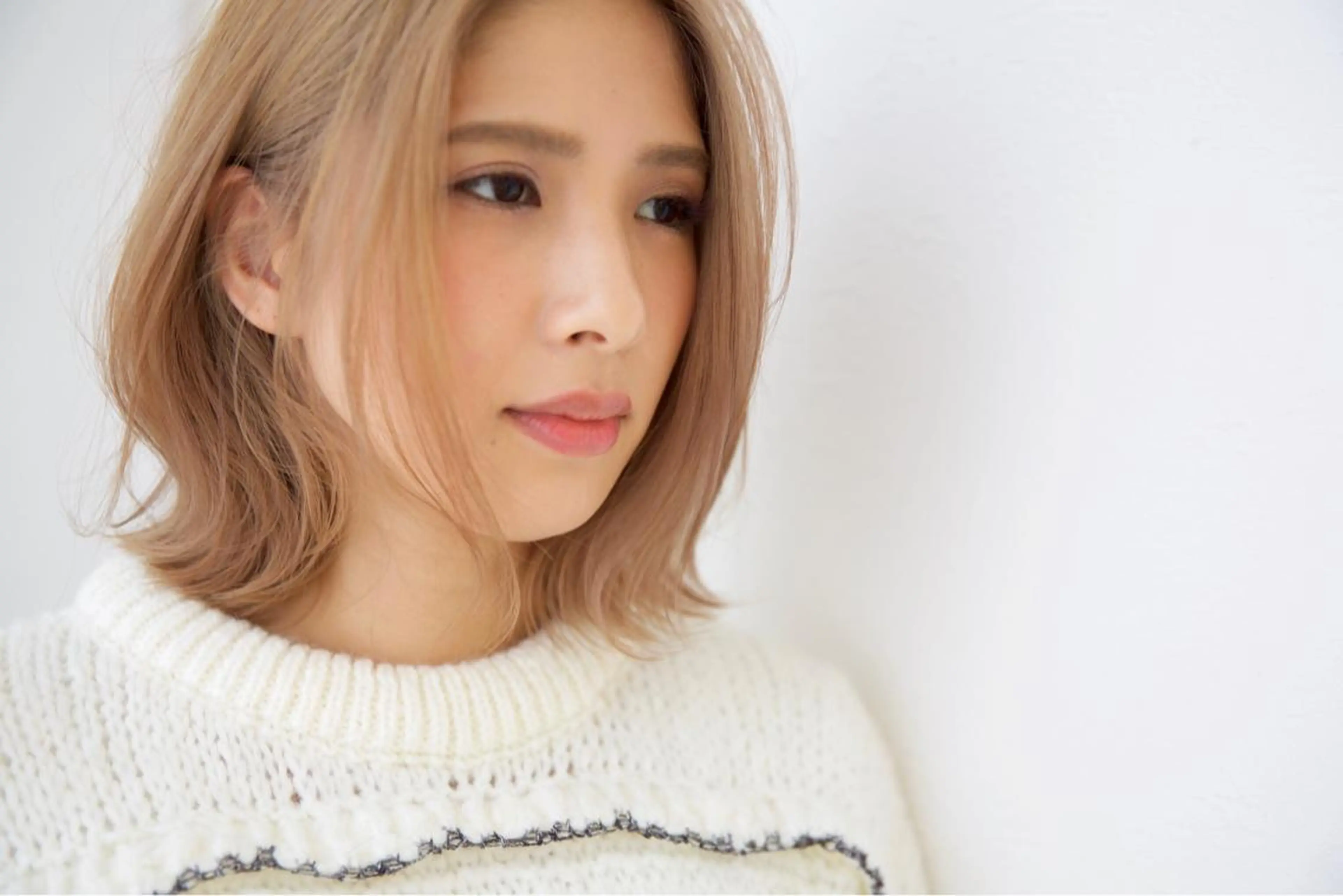 ミディアム カラー fio マナミのヘアスタイル