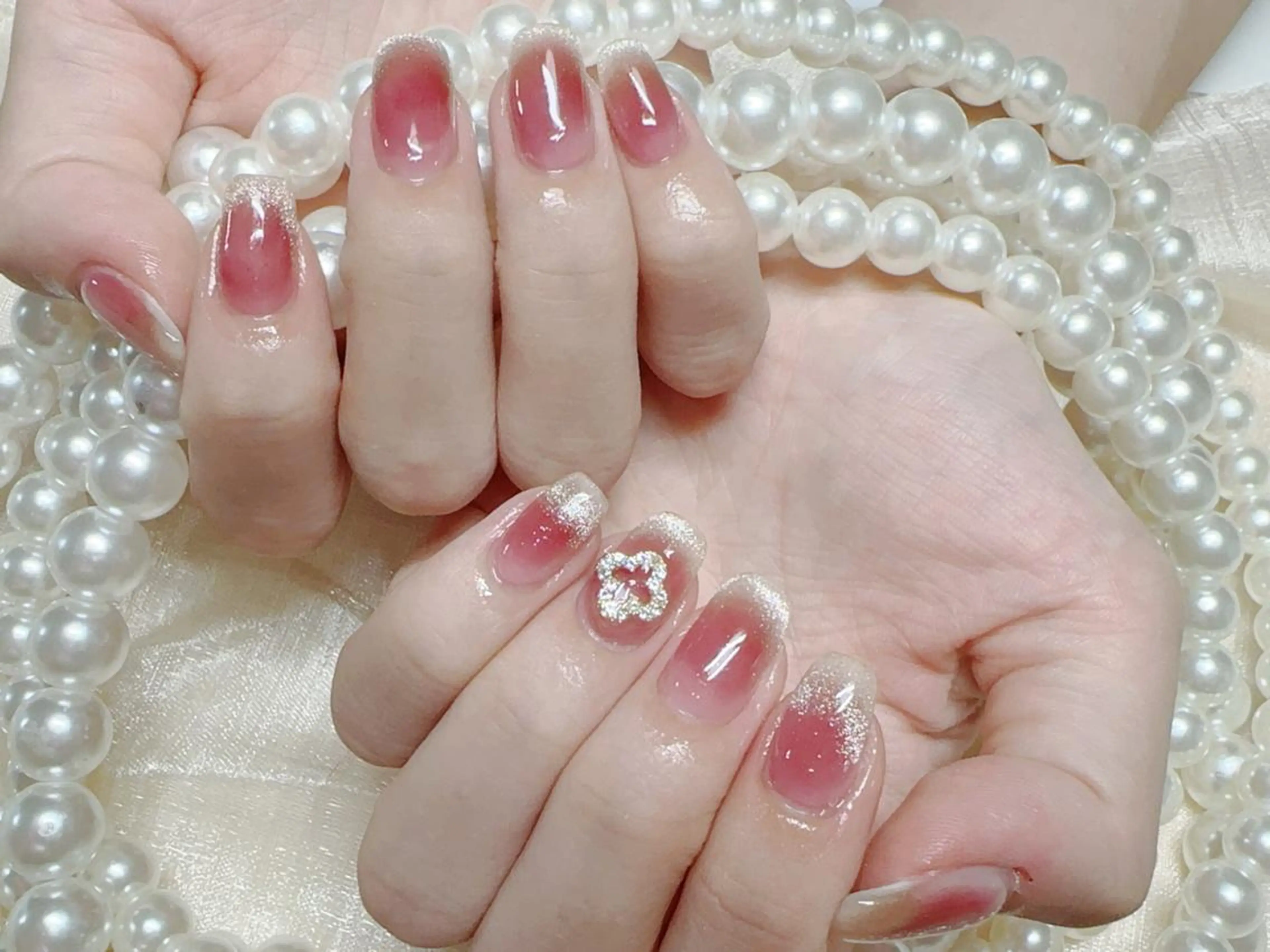 ネイル オーロラネイル 長さ出し フレンチネイル ガーリー キラキラネイル Lucky nail salonのネイルデザイン