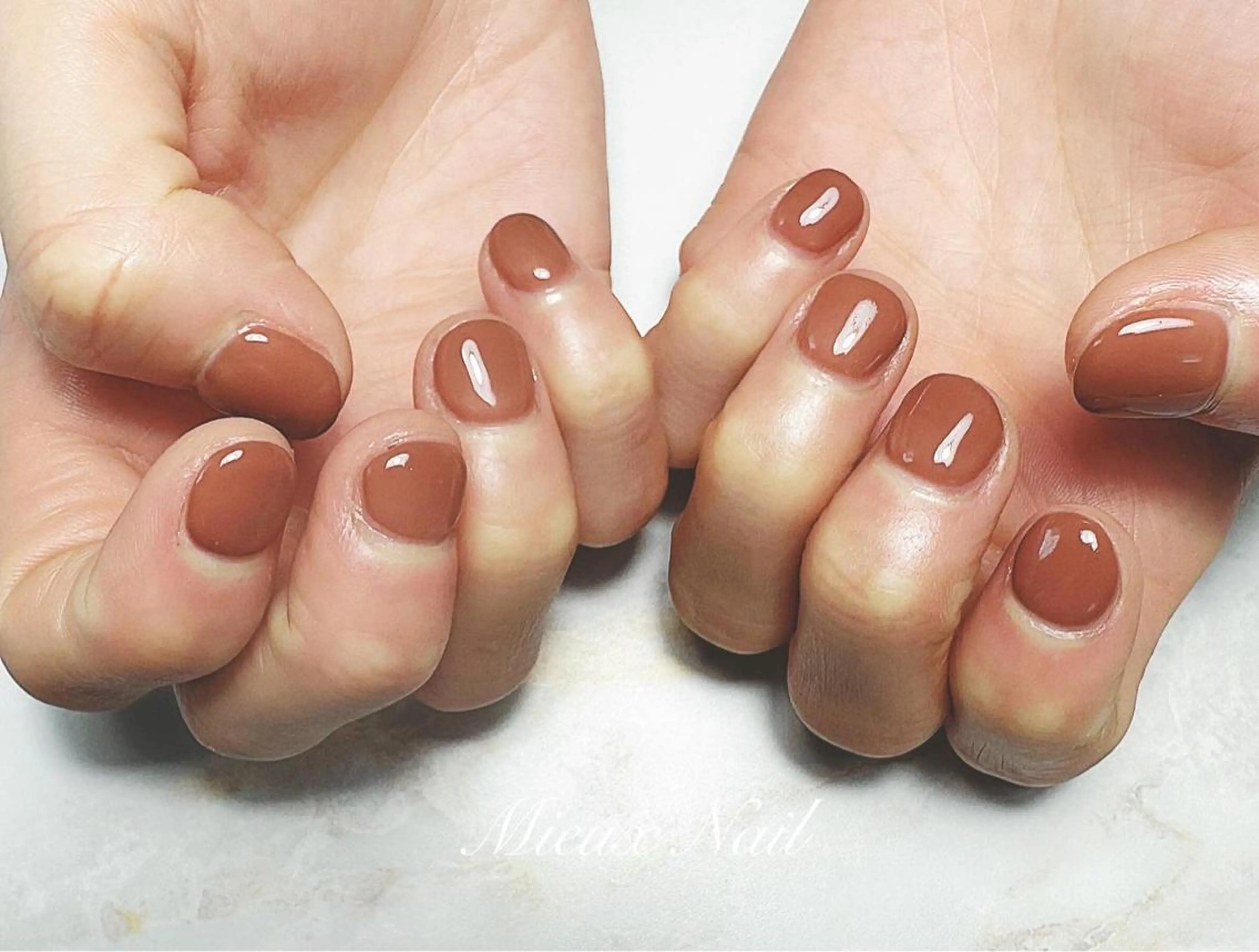 ネイル ブルー ブラウン オフィスネイル ワンカラーネイル ショートネイル ハンドネイル 市川 麻衣子のネイルデザイン