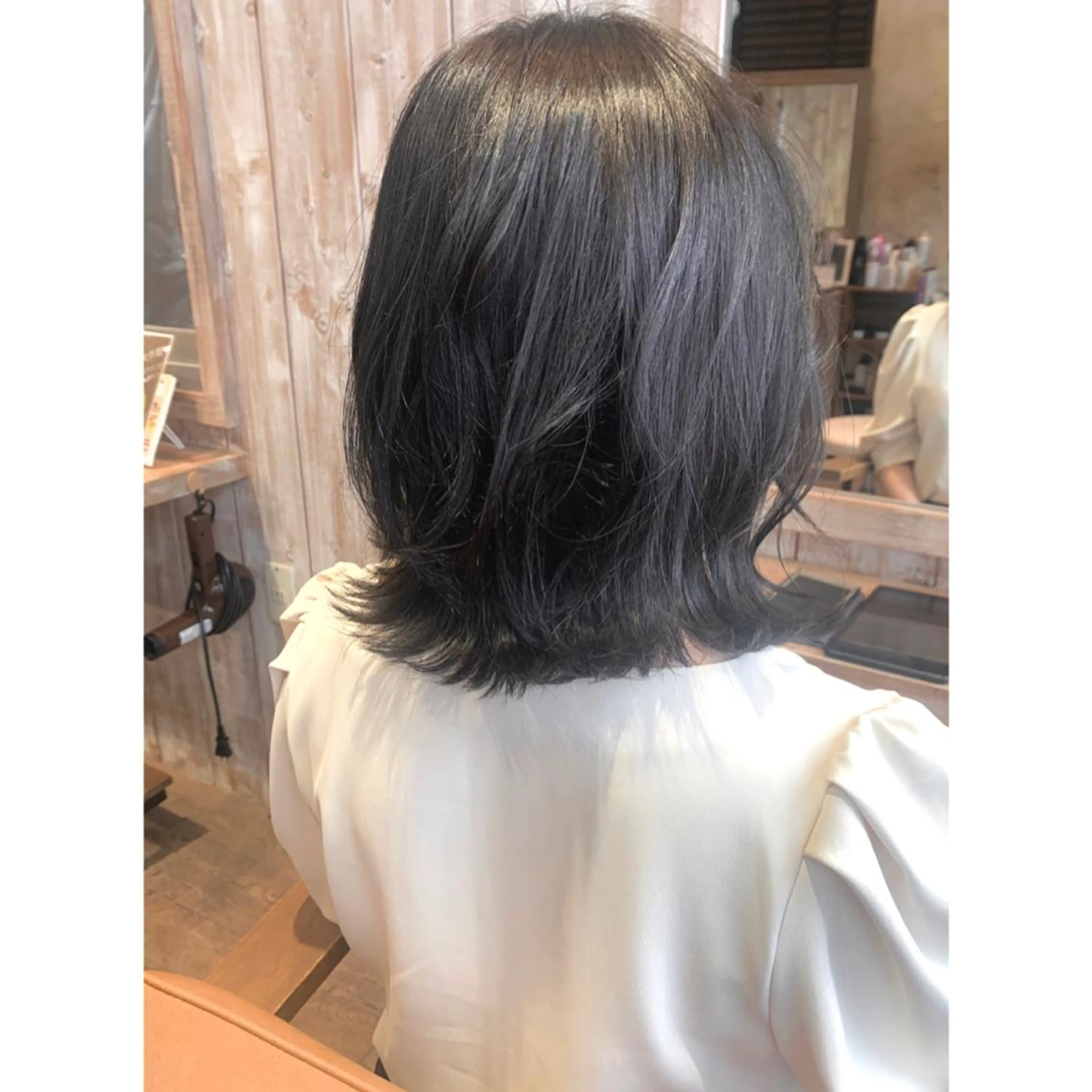 ミディアム ヘアカラー トリートメント 🤍aimi🤍 ウルフ/韓国ヘアのヘアスタイル