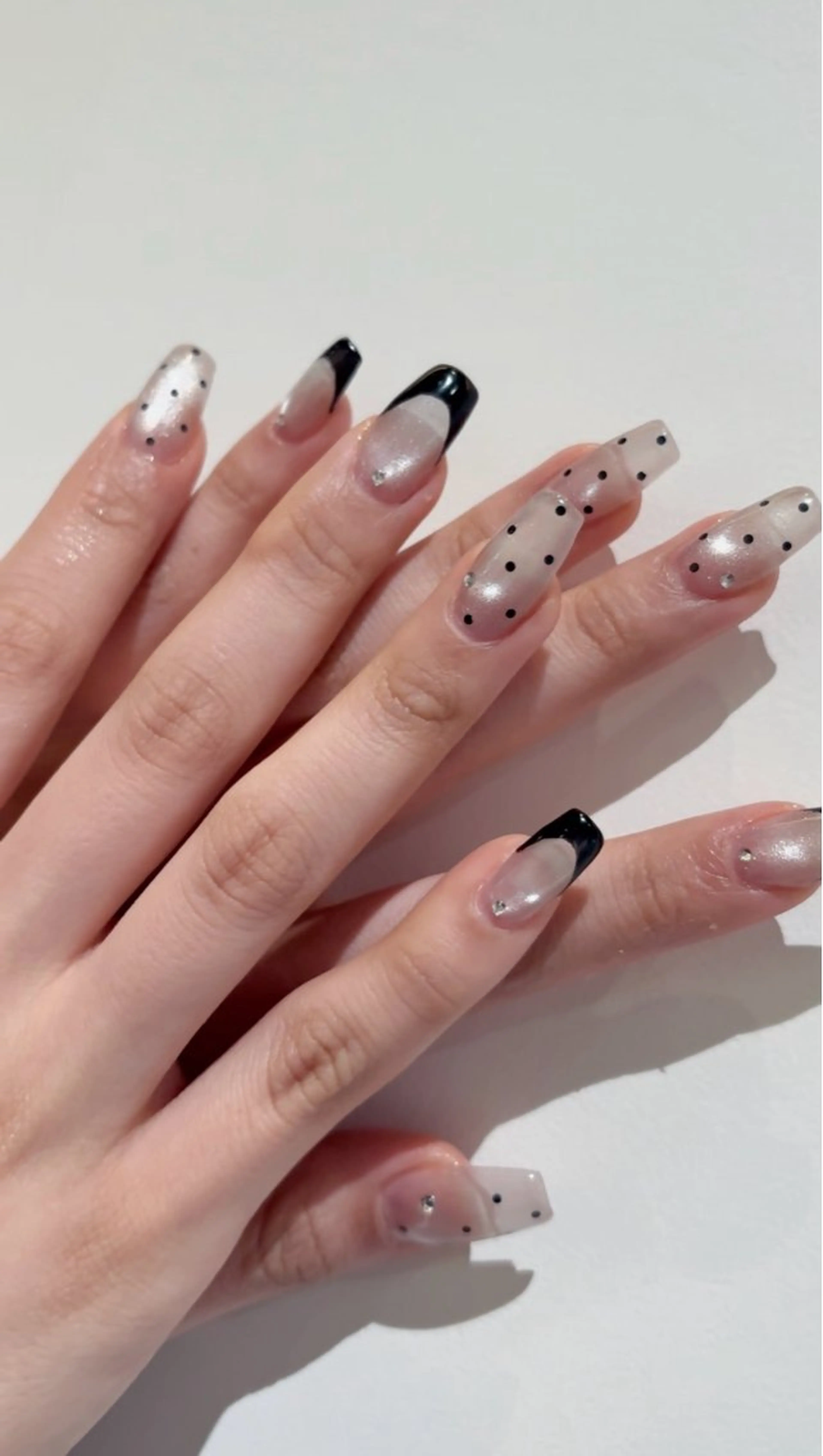 オフなし 10本長さだし➕マグネット➕フルデザインドットネイル💅スワロフスキー5粒込み🩷の写真