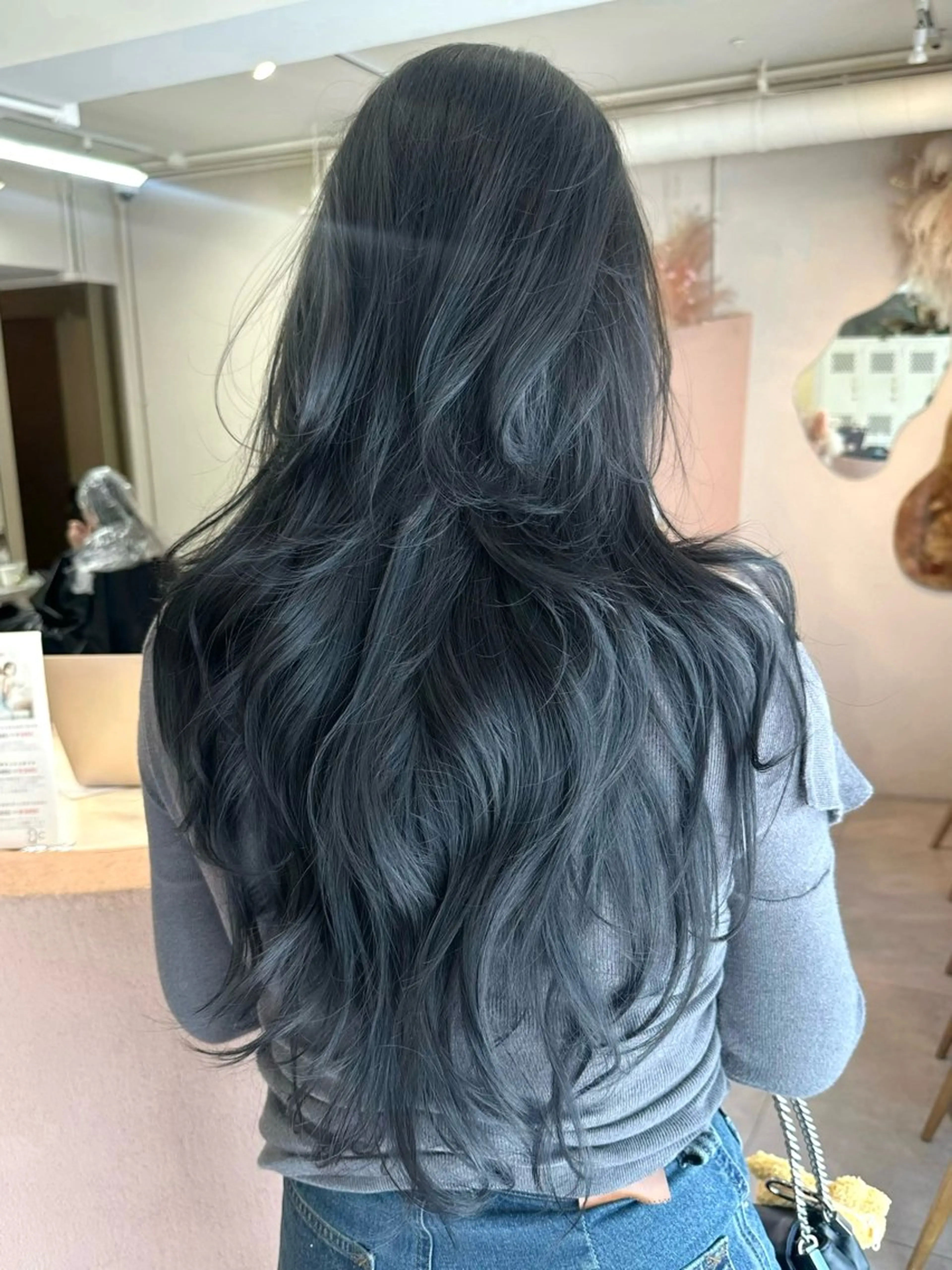 ロング カラー 黒髪 ブルーカラー ブルーブラック レイヤーカット カット ヘアカラー 韓国ヘア🦢🖤 Sayumiのヘアスタイル