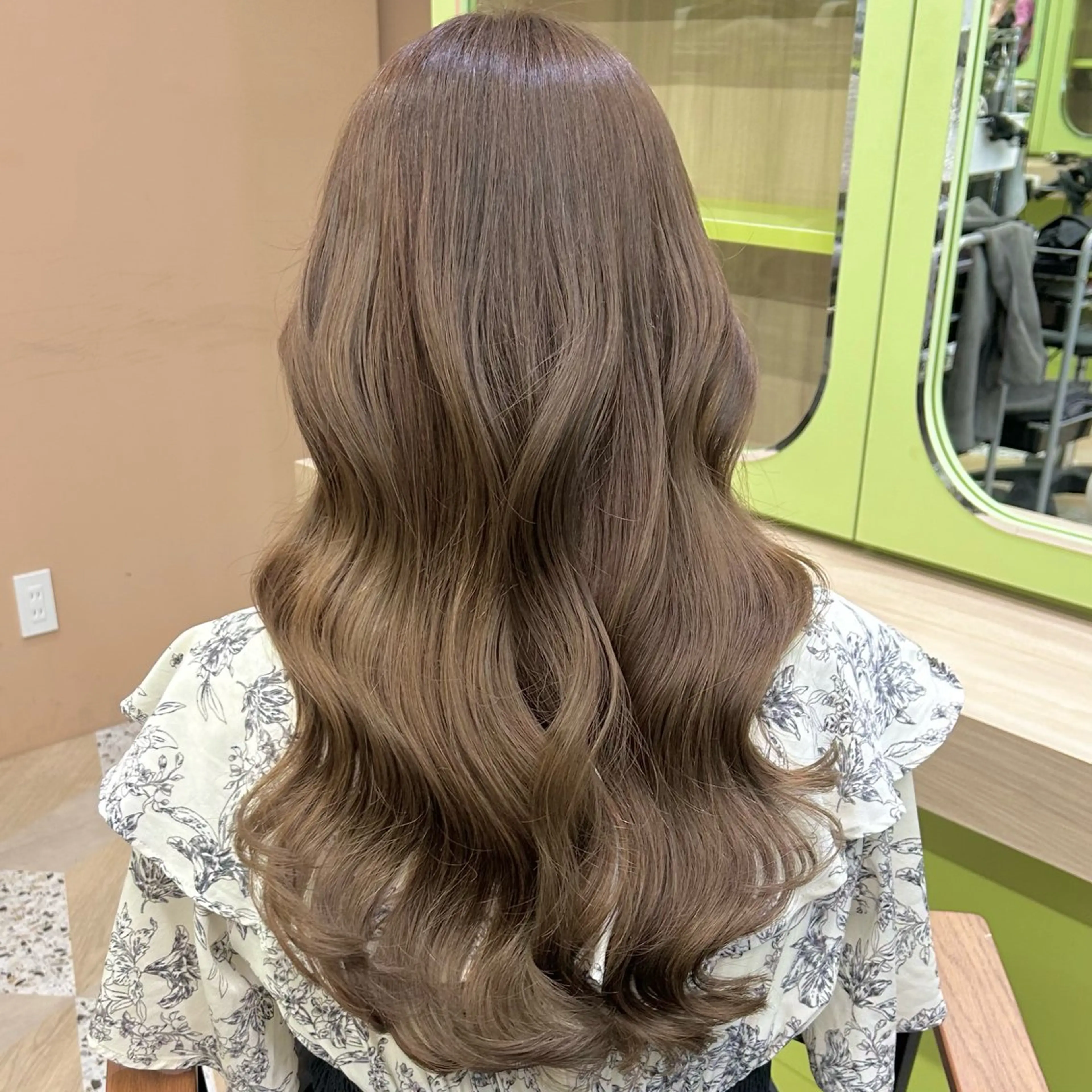 ロング カラー ベージュカラー ブリーチ ブラウンカラー ショコラベージュ 透明感カラー カット ヘアカラー トリートメント ブリーチなしベージュ /ヘアセット/ミユのヘアスタイル