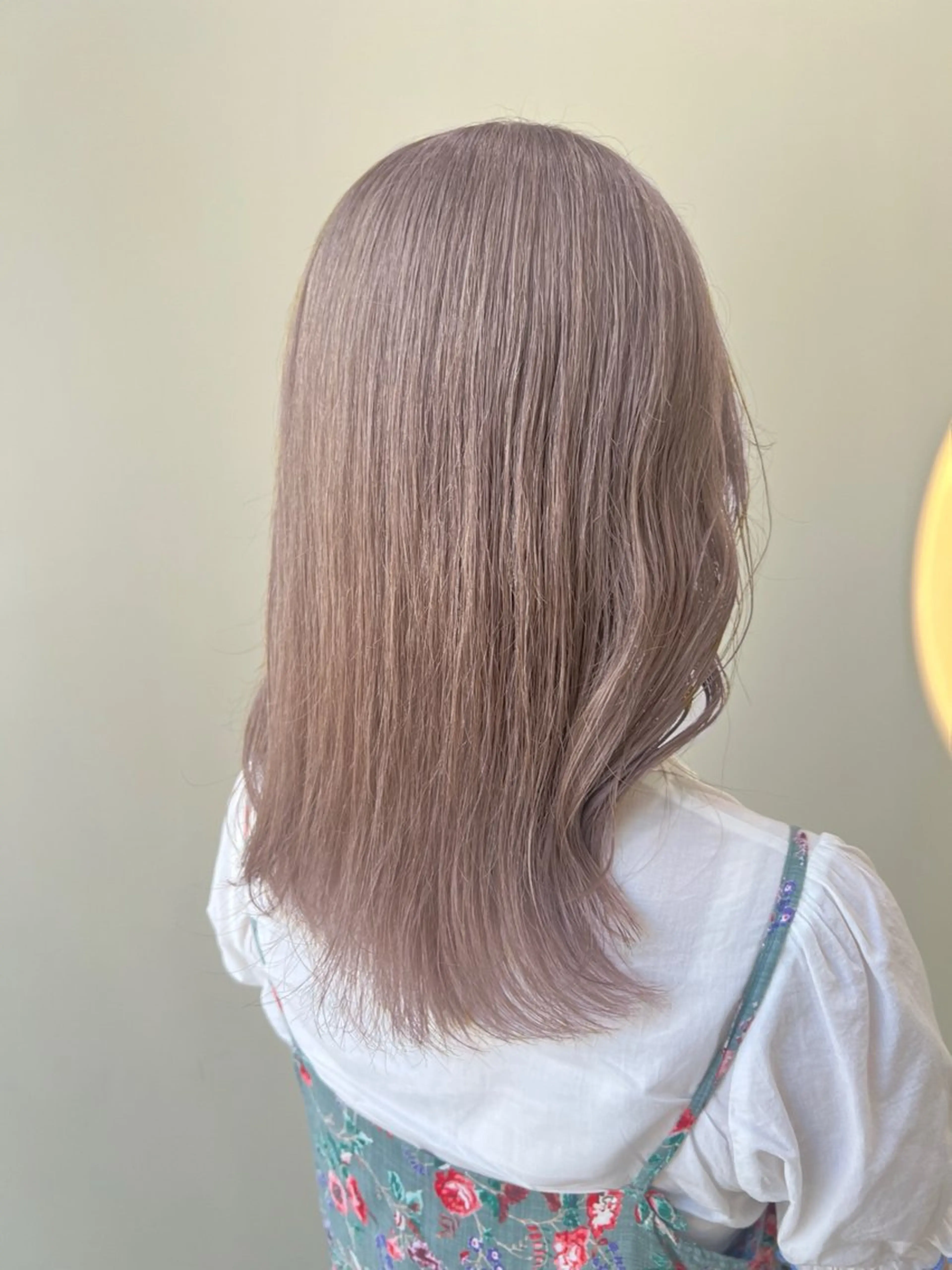 セミロング カラー ベージュカラー ミルクティーベージュ tomu/大名/艶髪 髪質改善/透明感のヘアスタイル
