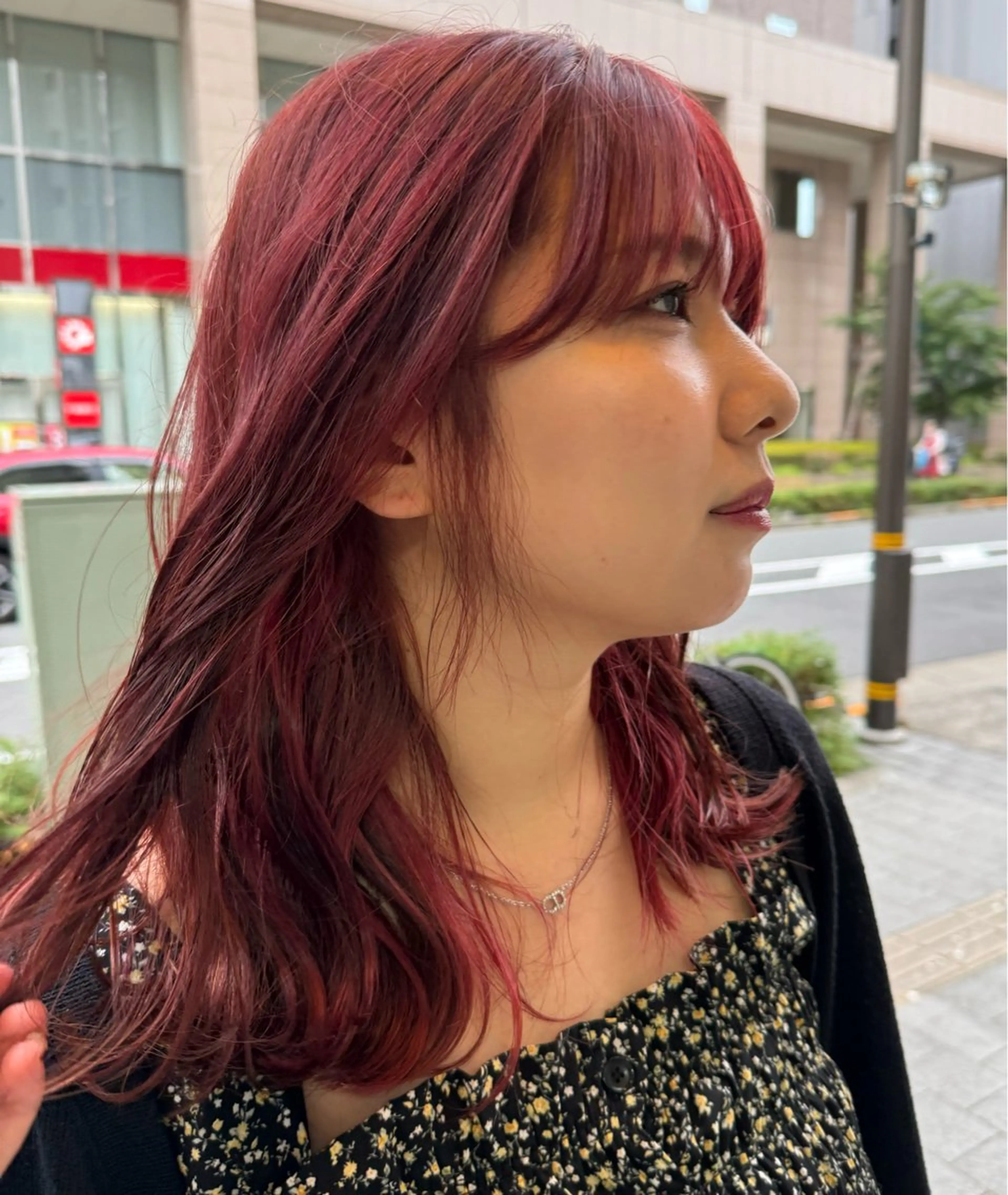 ミディアム カラー ブリーチ ブリーチなしカラー レッドカラー カット ヘアカラー トリートメント oceano🌎小林 穂乃花のヘアスタイル