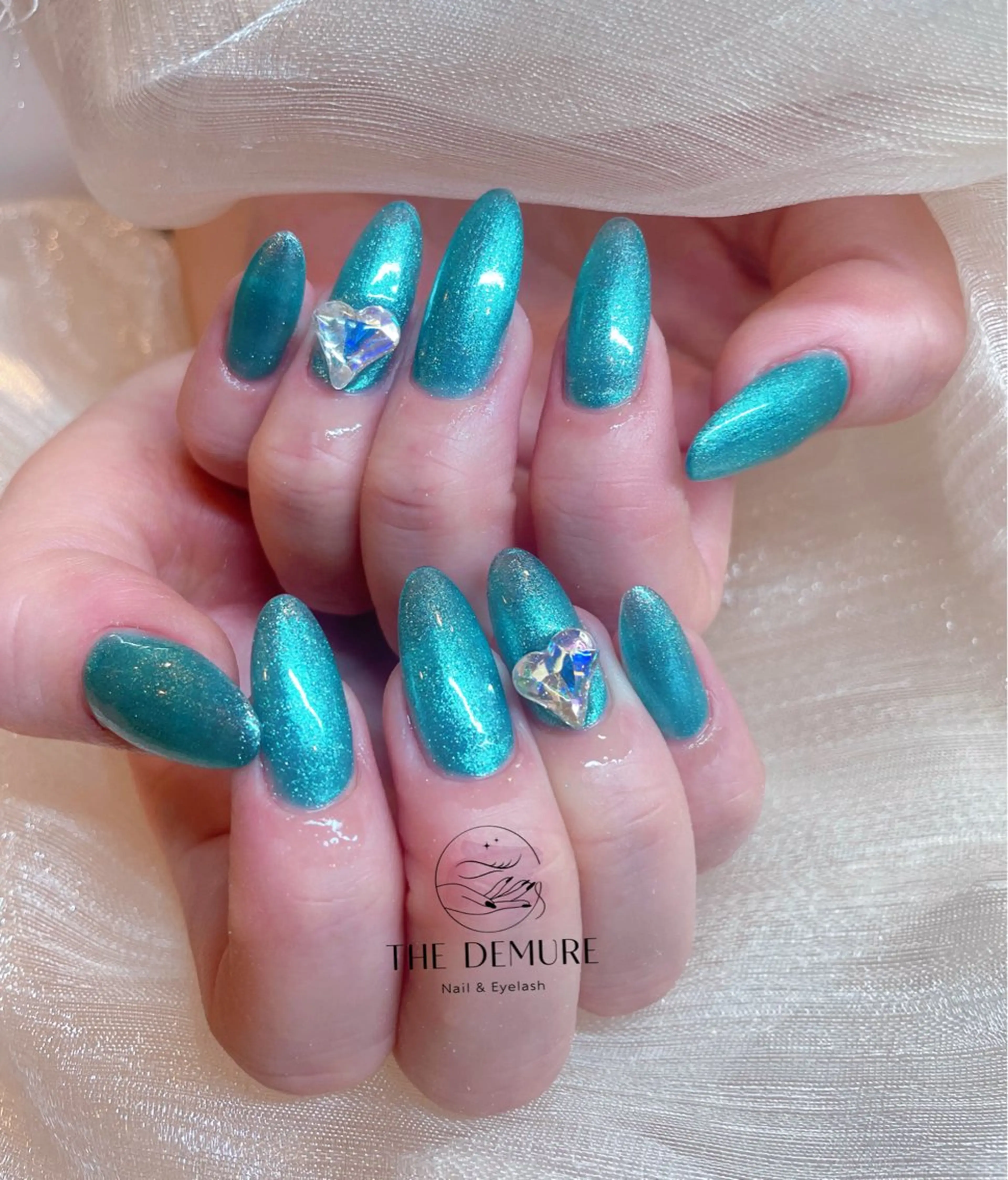 ネイル アートネイル キラキラネイル 韓国ネイル 水色 ロングネイル ハンドネイル ハンドケア NailDemure 【銀座店】のネイルデザイン