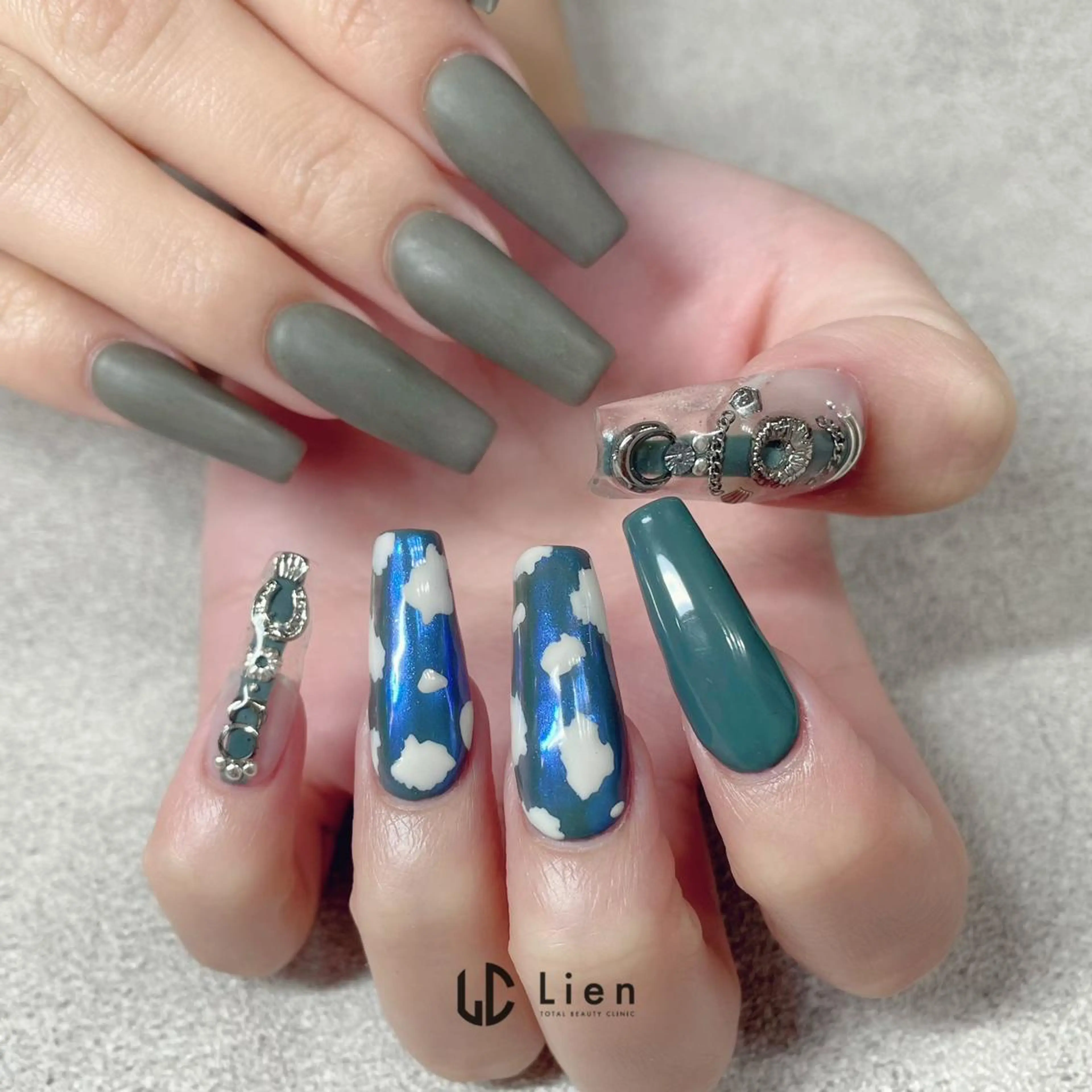 ネイル 山田 真里のネイルデザイン