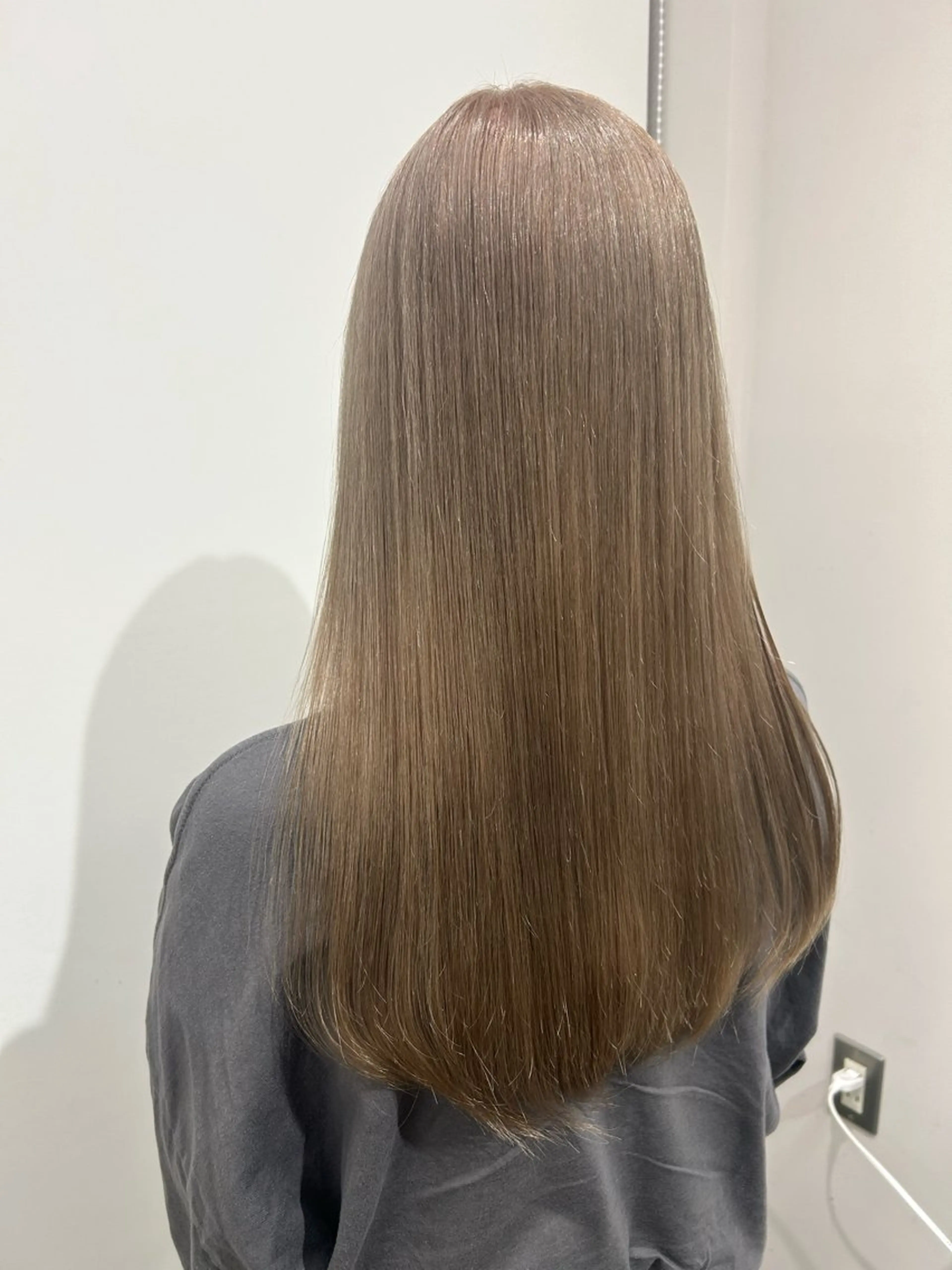 ロング カラー ベージュカラー ブリーチ ホワイトベージュ カット ヘアカラー ピンク/ベージュ /似合わせ/田島百華のヘアスタイル