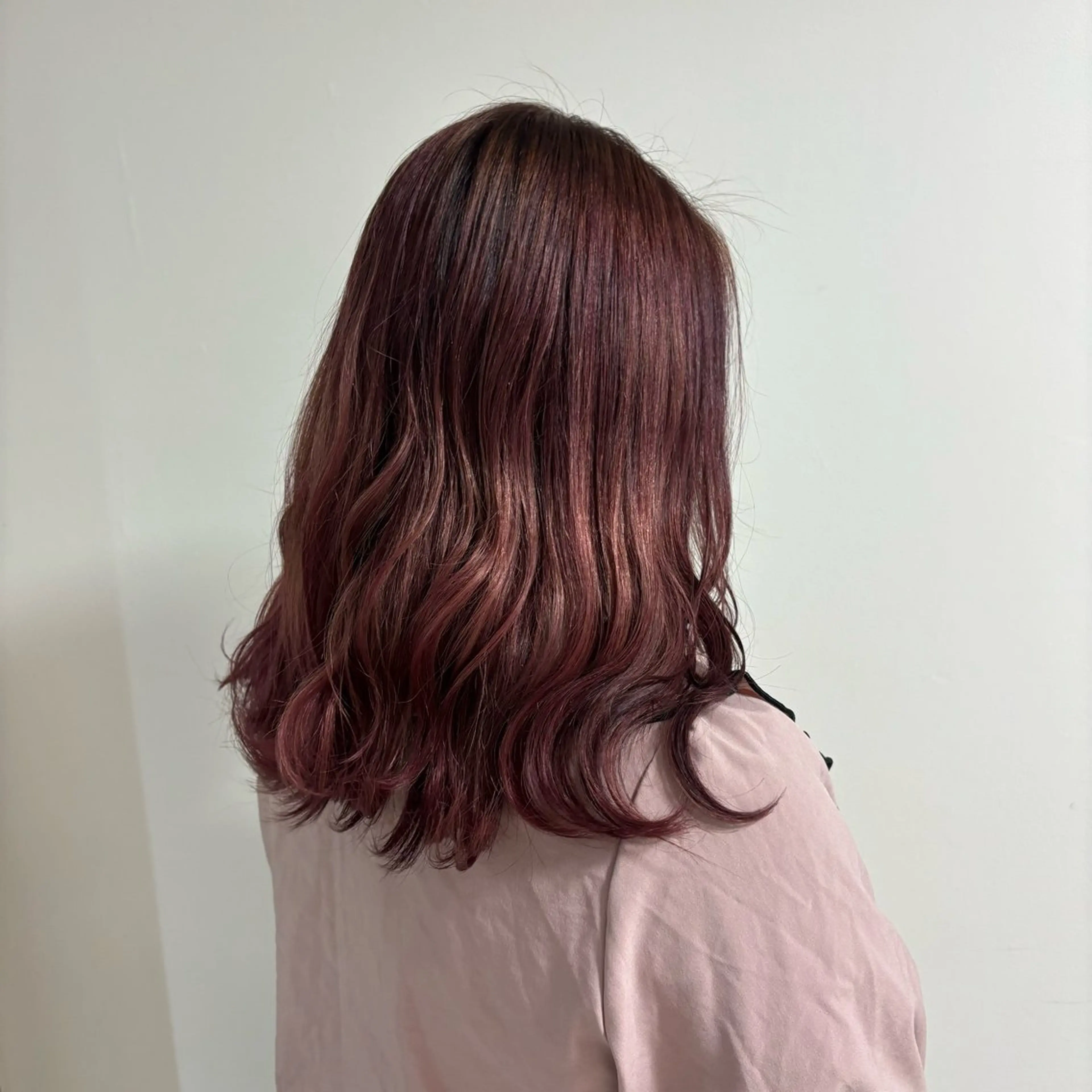 カラー ブリーチ 透明感カラー ブリーチなしカラー オオカメ ユヅキのヘアスタイル