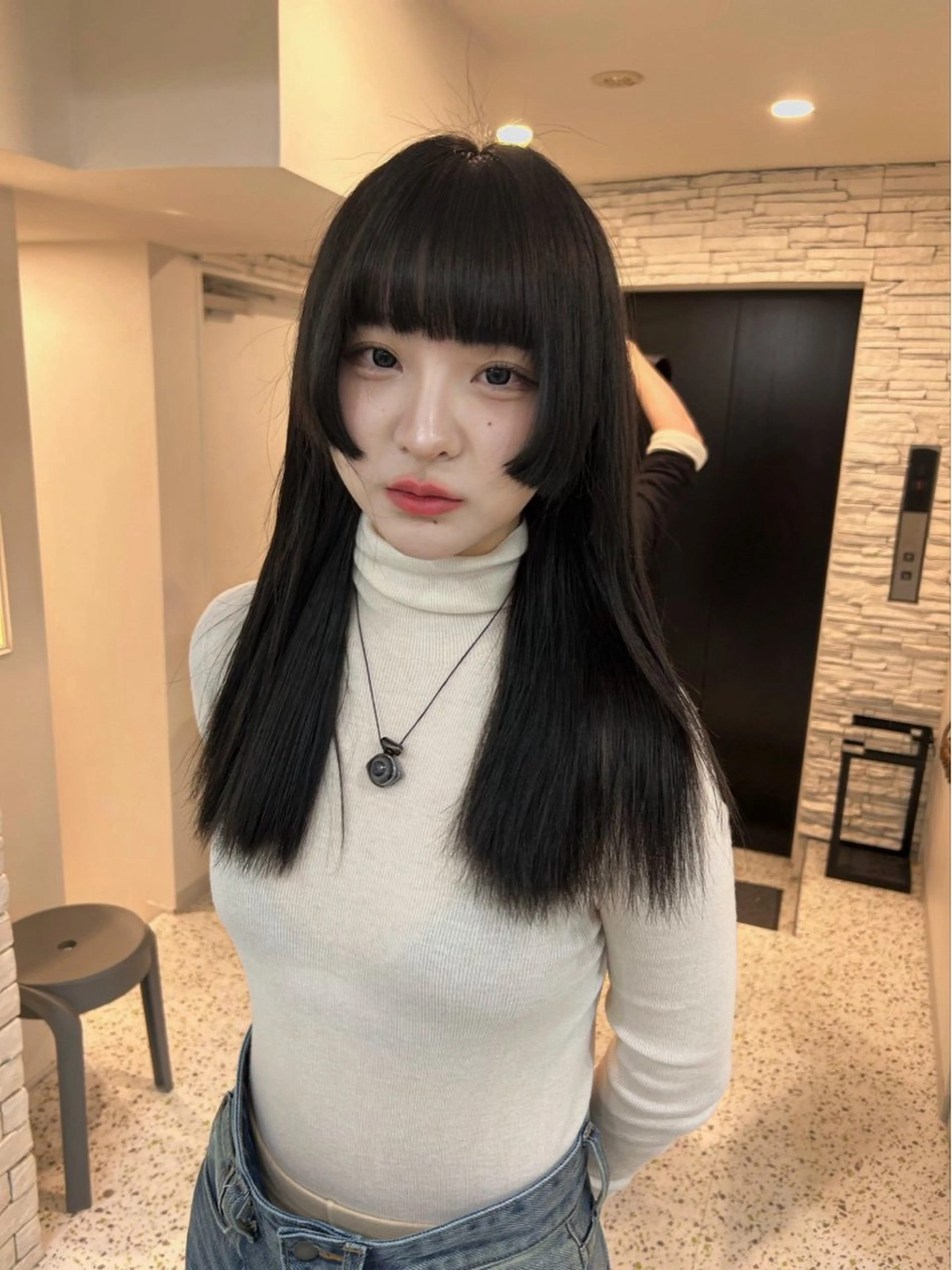 セミロング 透明感カラー 莉々子のヘアスタイル