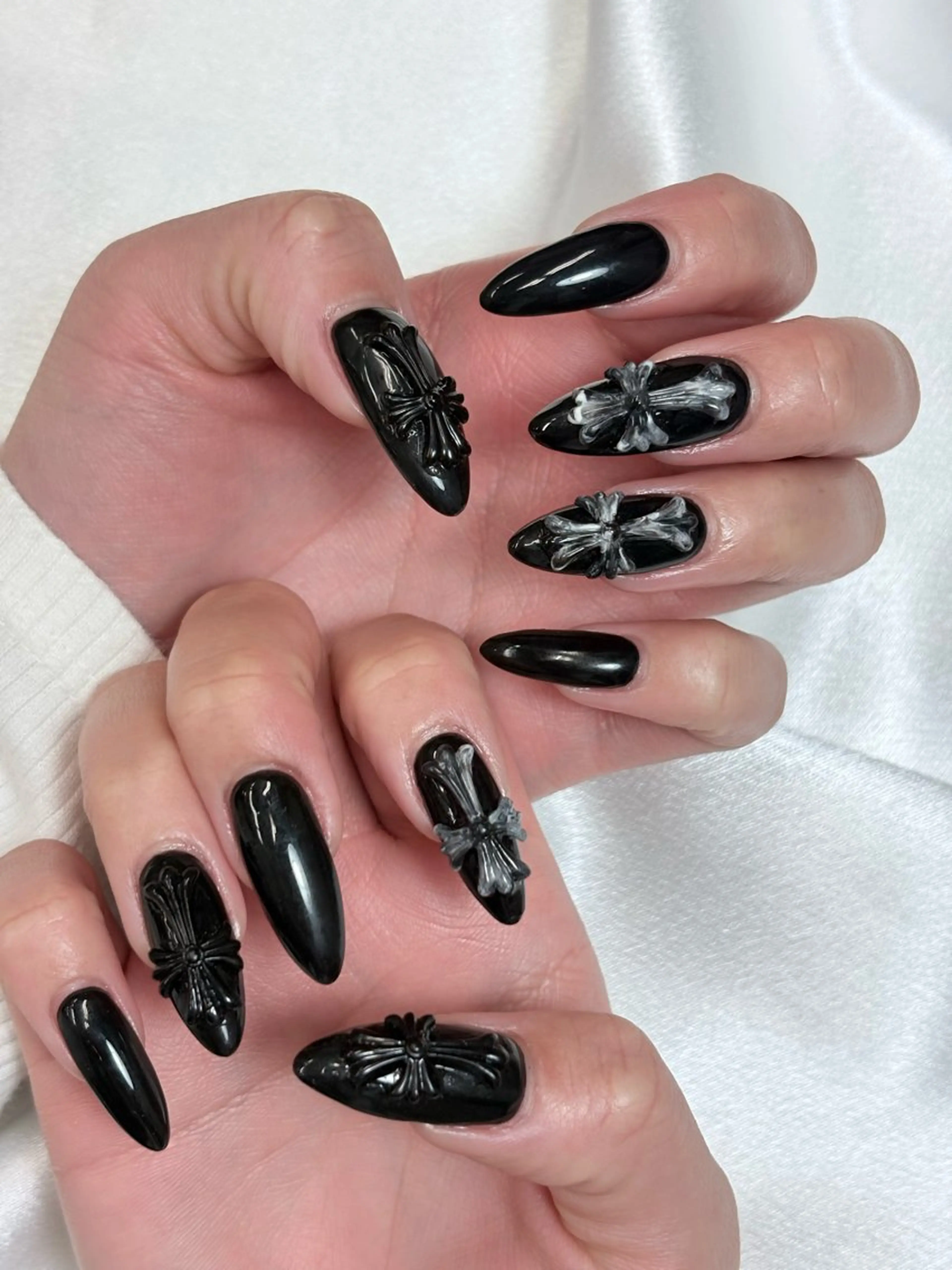 流行りのクロスパーツネイル✝️の写真