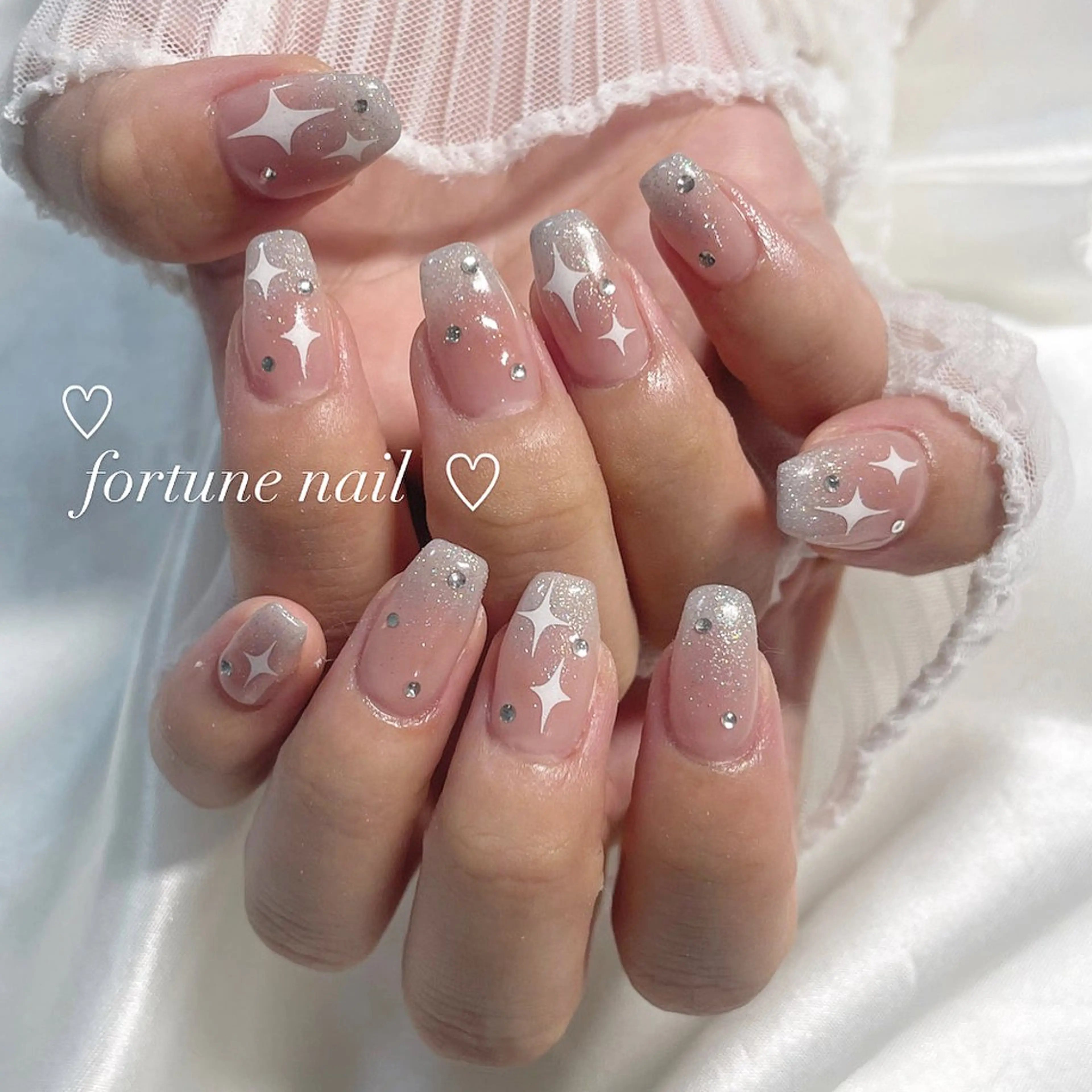 ネイル チークネイル グラデーション キラキラネイル 韓国ネイル ラメ(グリッター) ハンドネイル ☆saori ☆のネイルデザイン